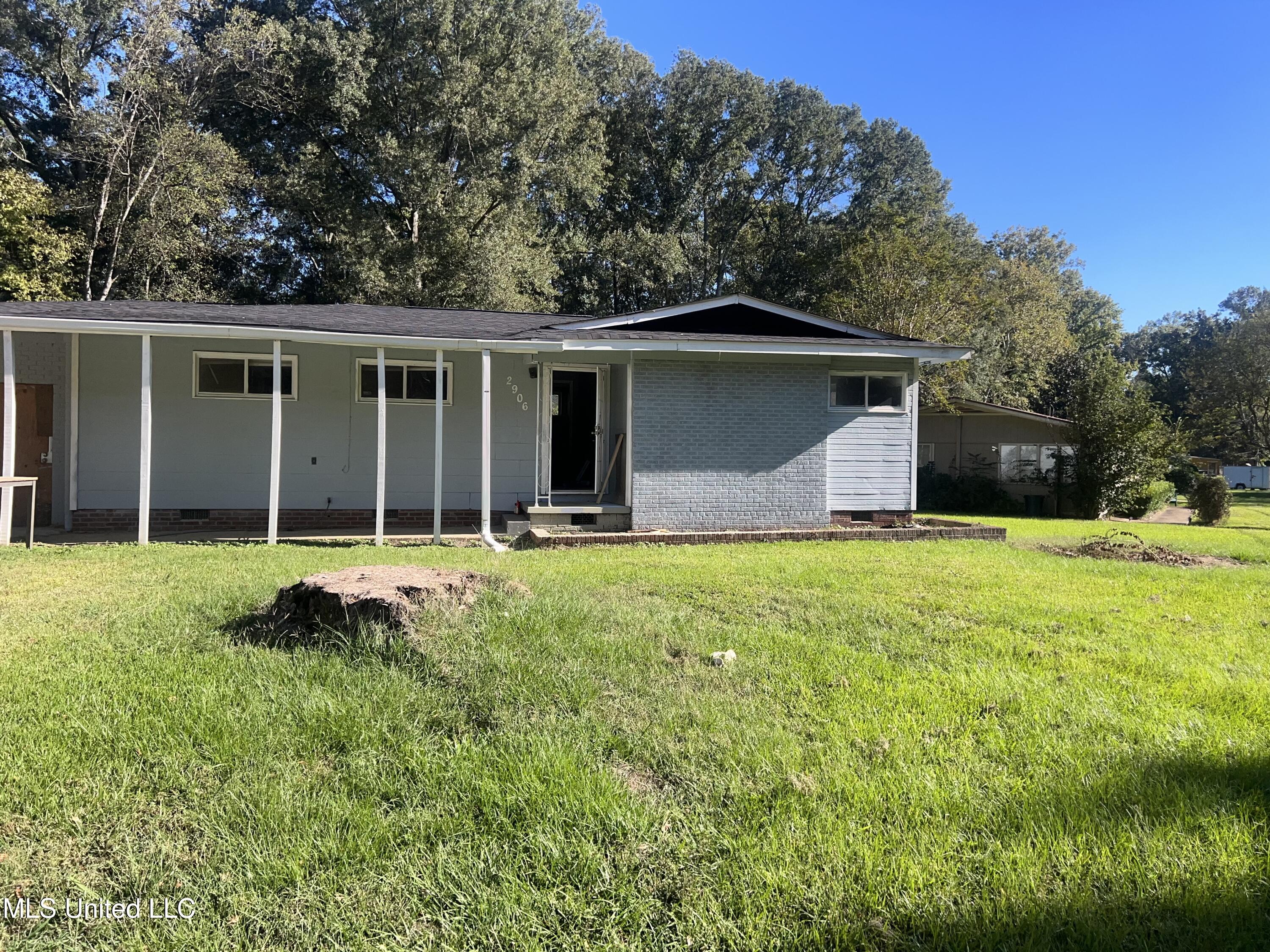 2906 Lakewood Drive