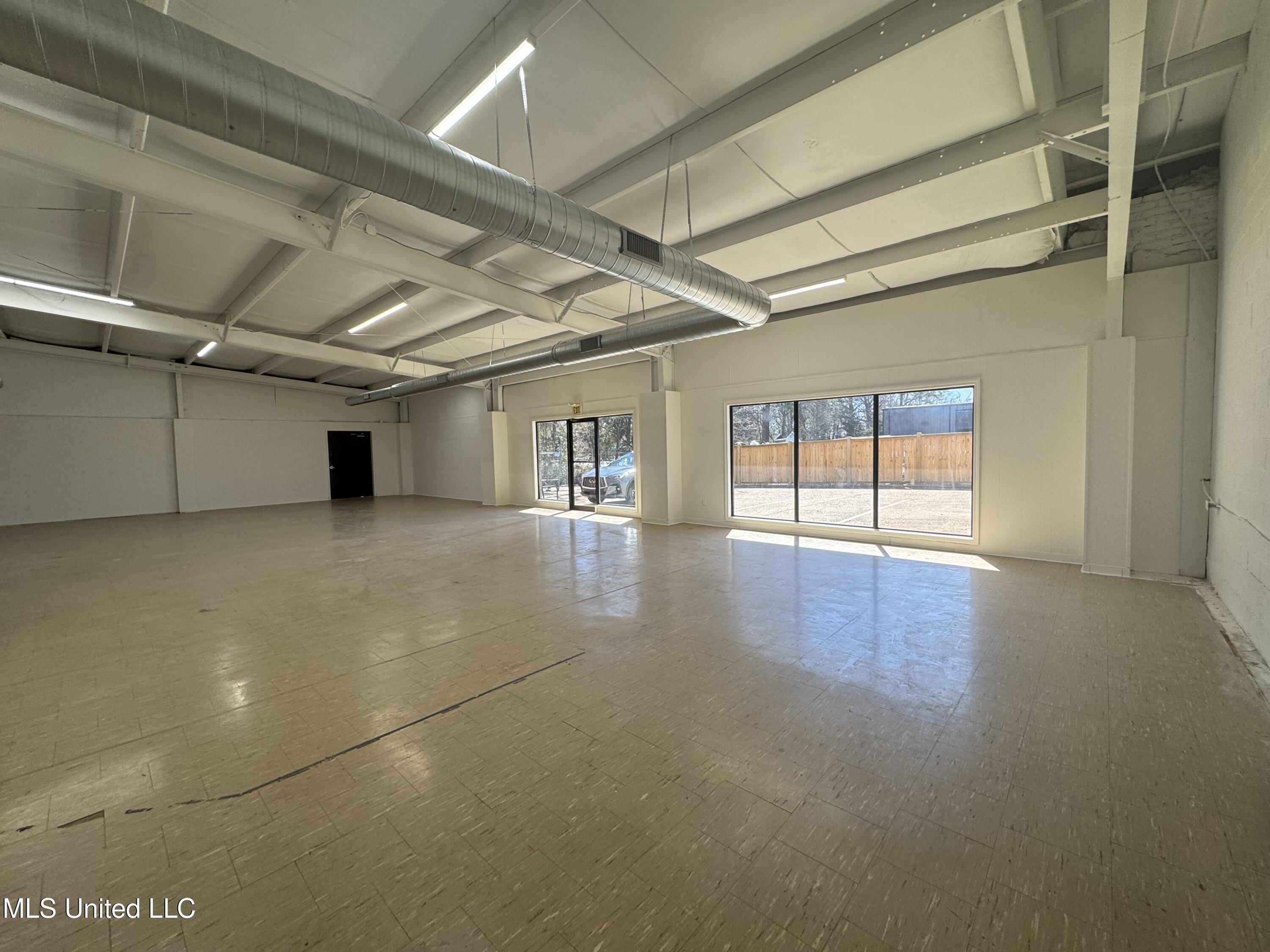 626 Ridgewood Road, 600