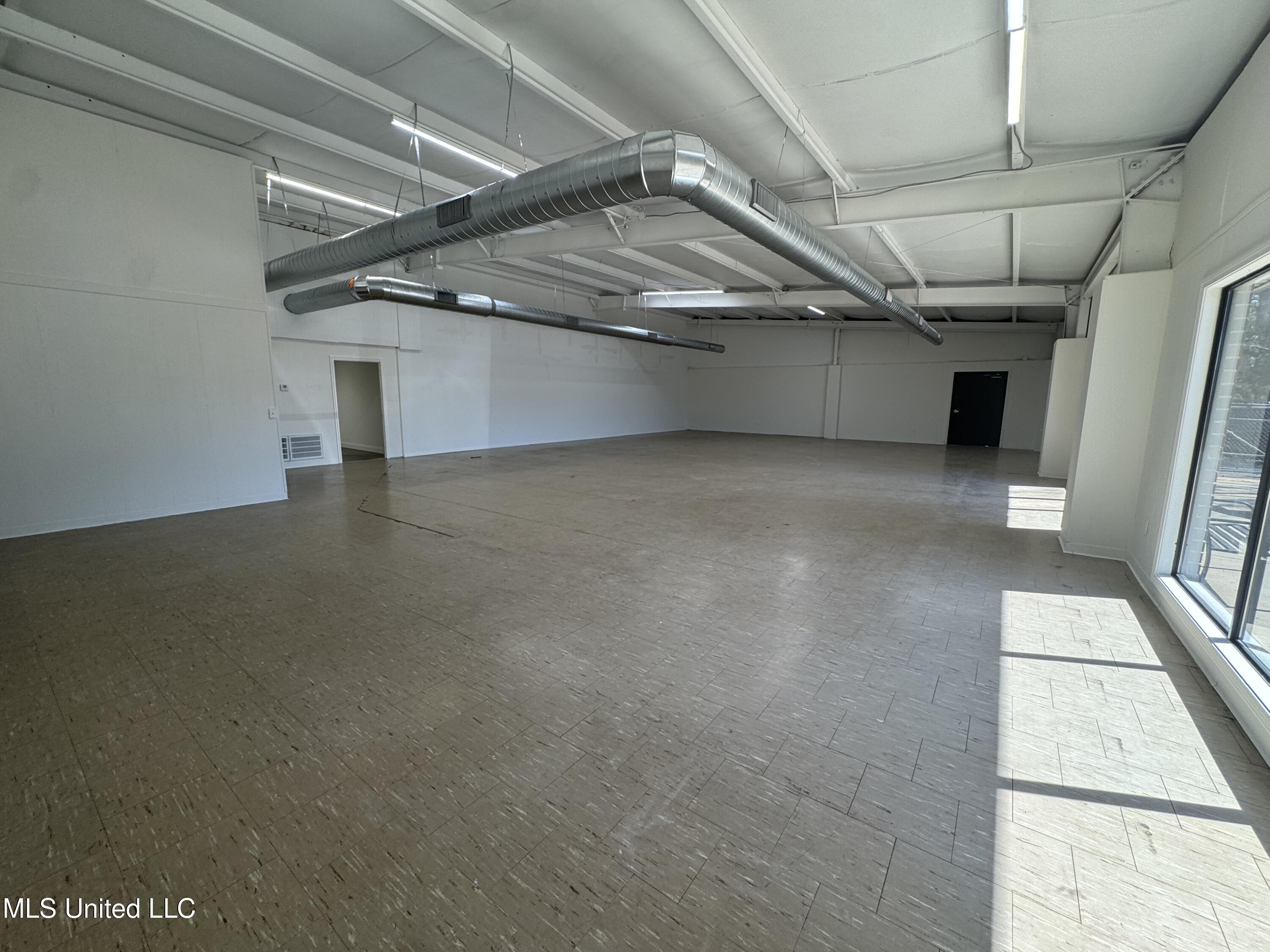 626 Ridgewood Road, 600