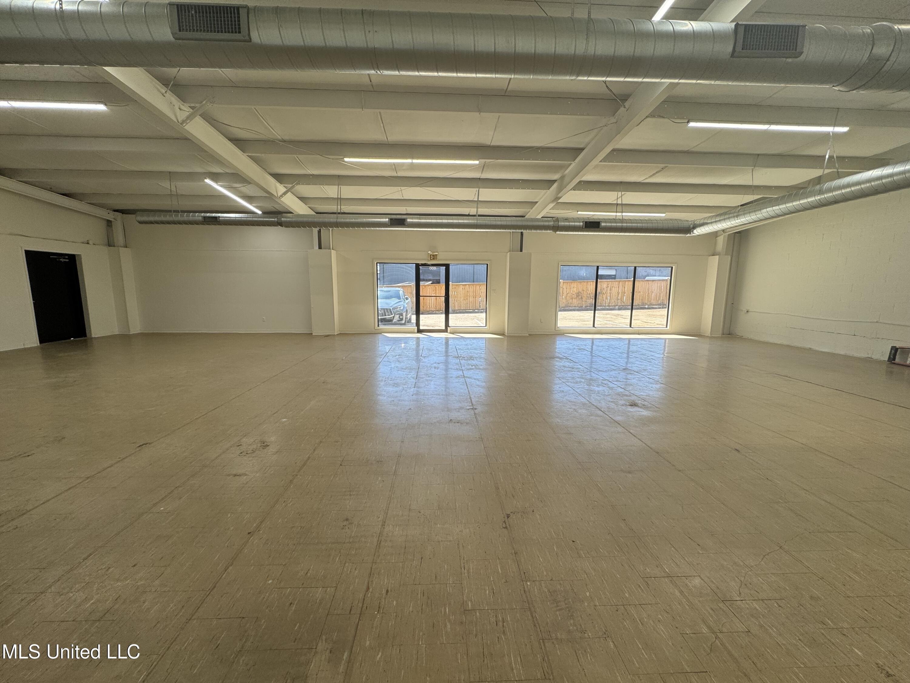 626 Ridgewood Road, 600