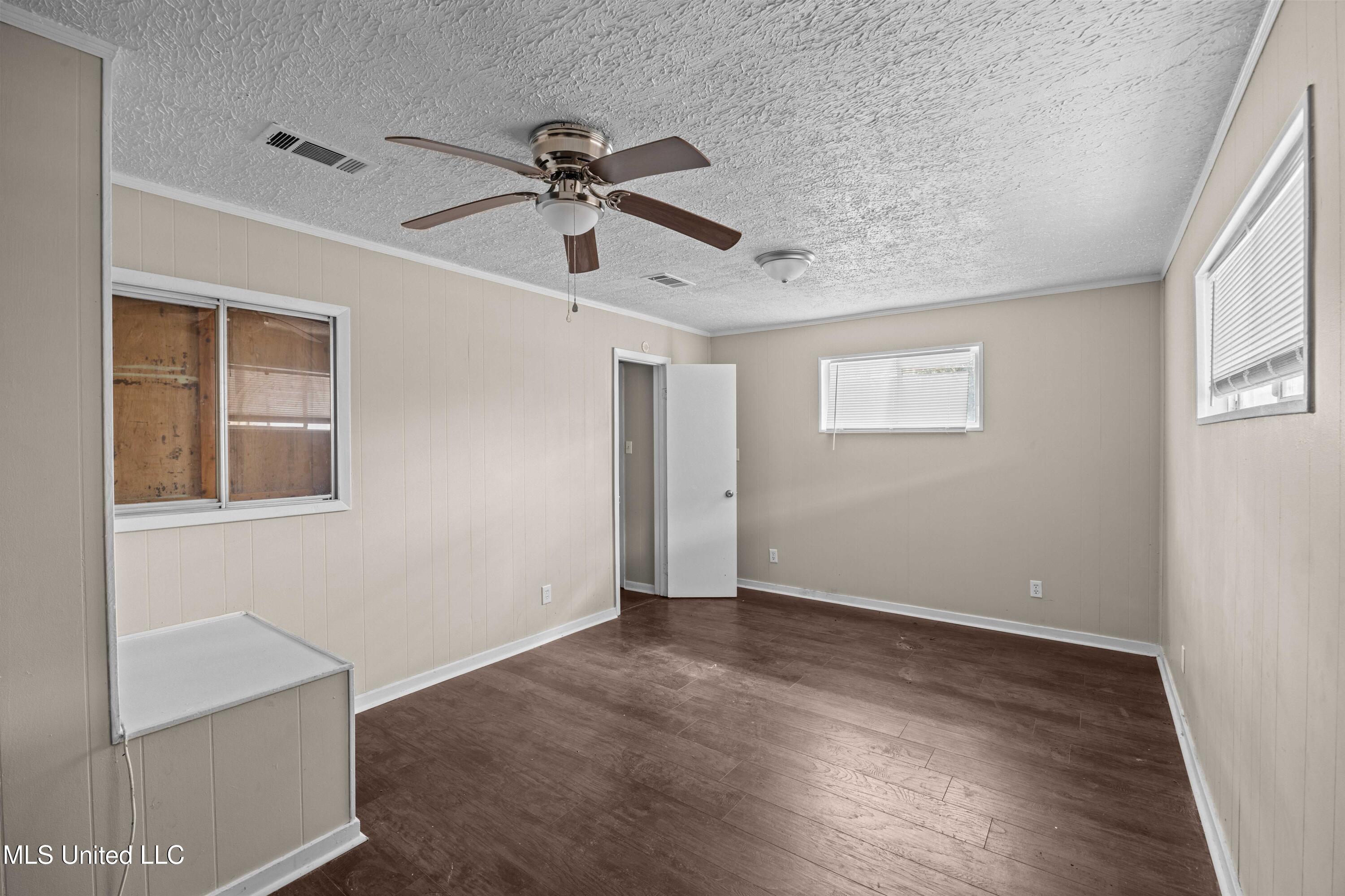 920 Woody Drive