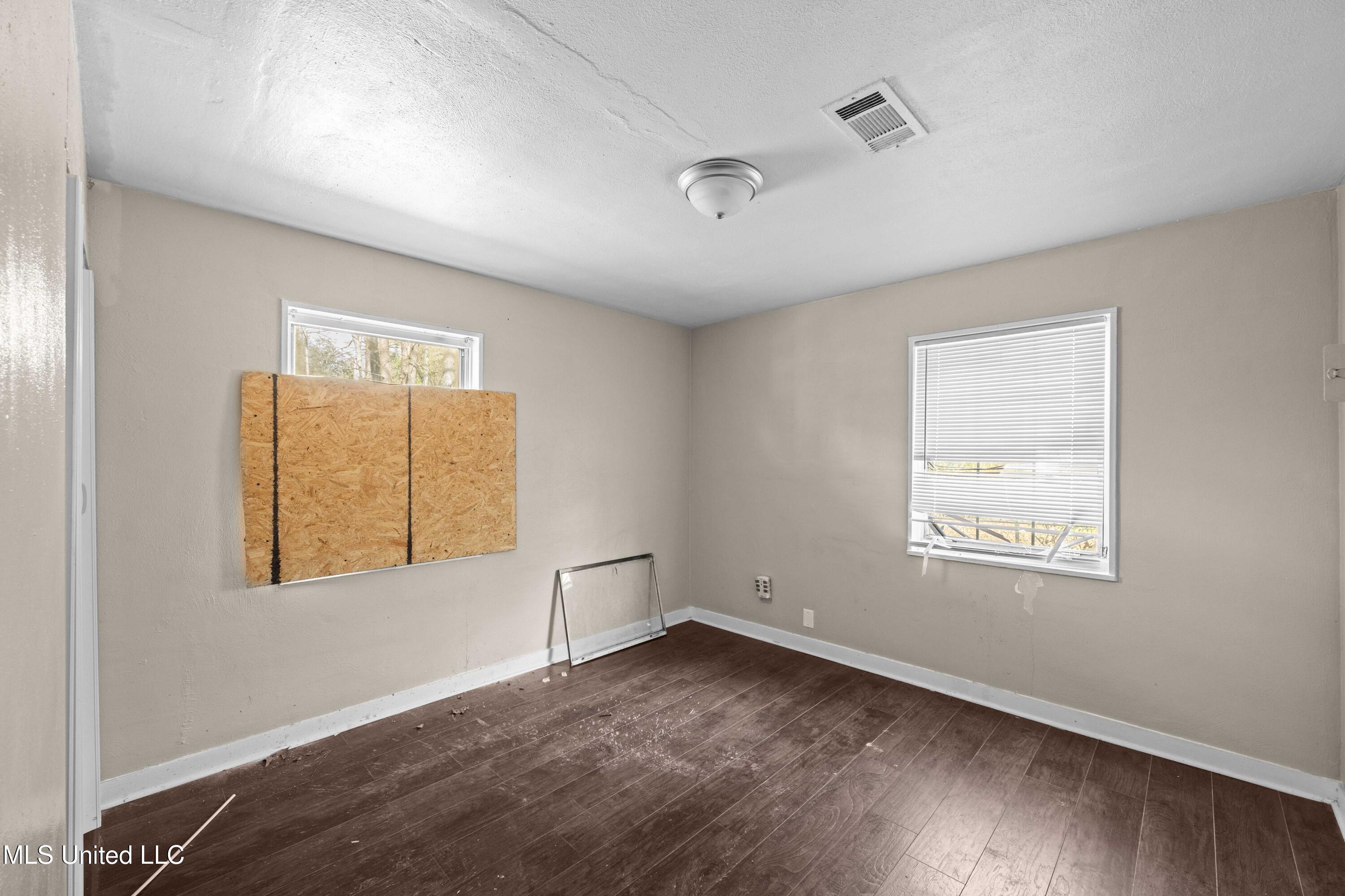 920 Woody Drive