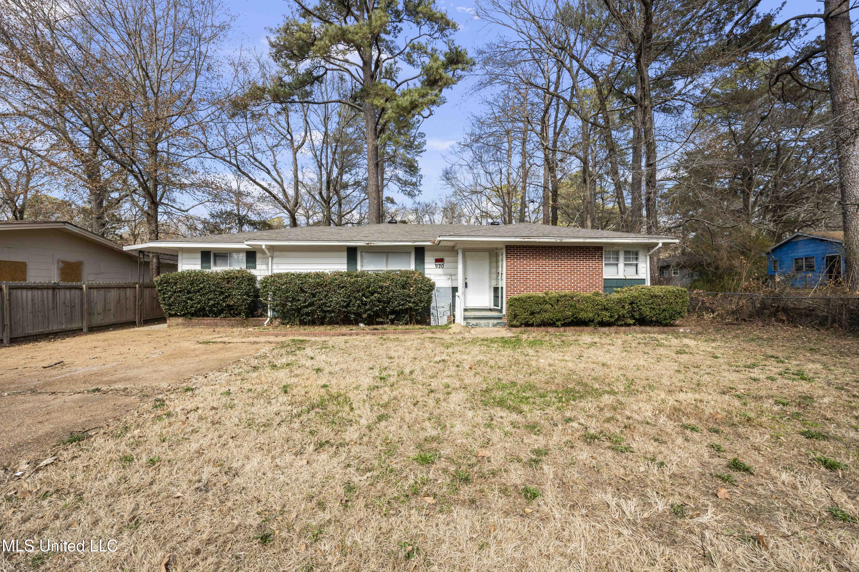 920 Woody Drive