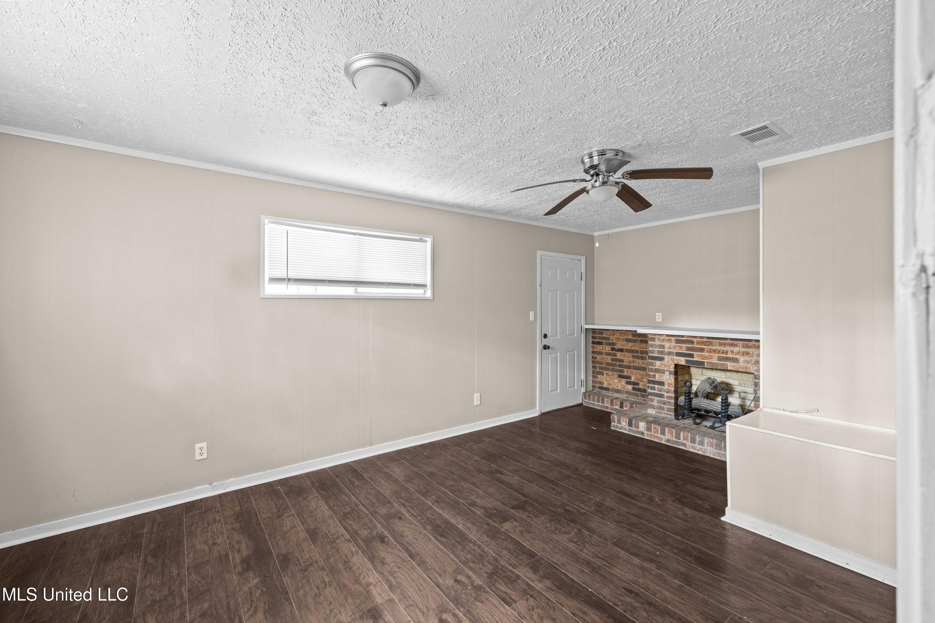 920 Woody Drive