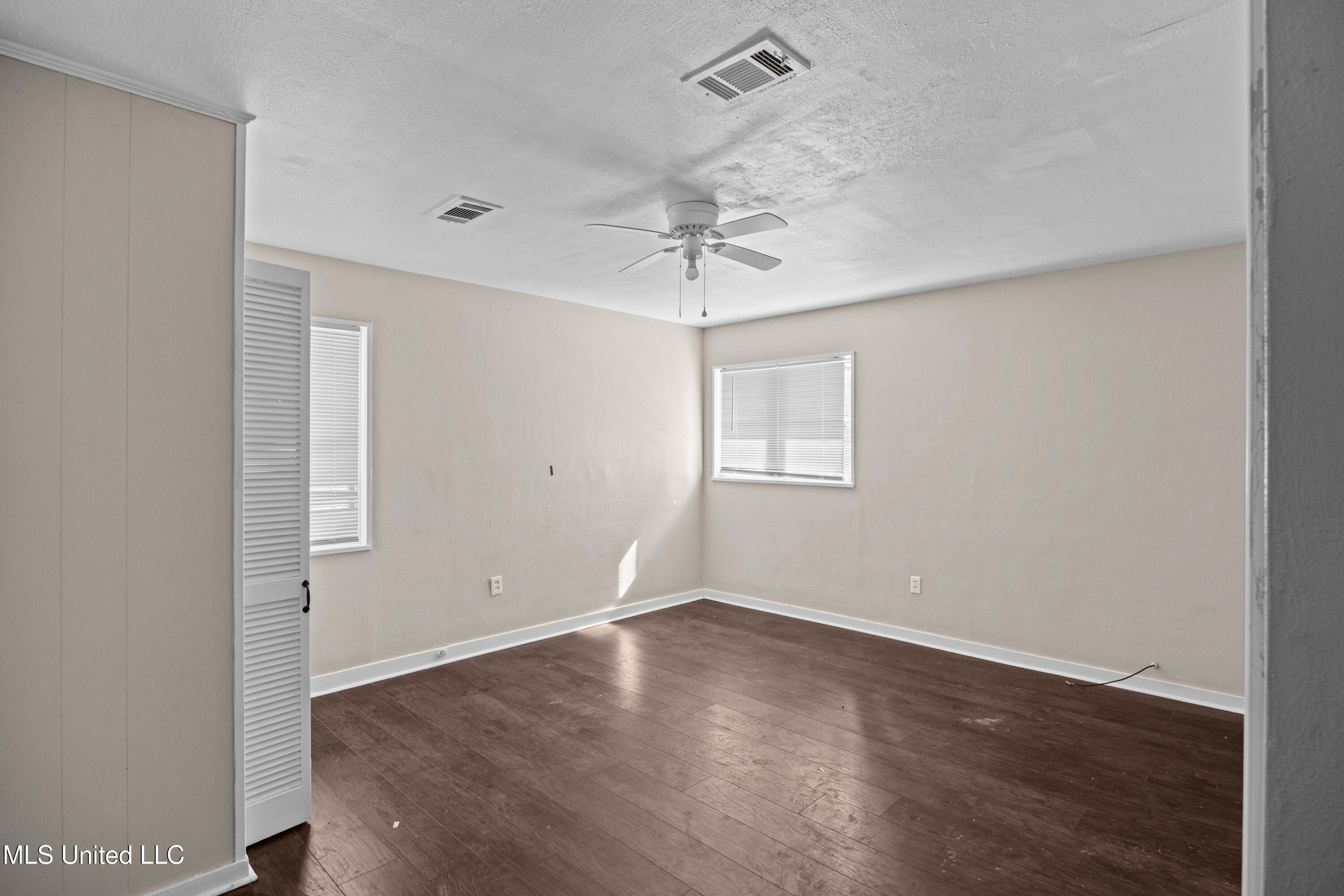 920 Woody Drive