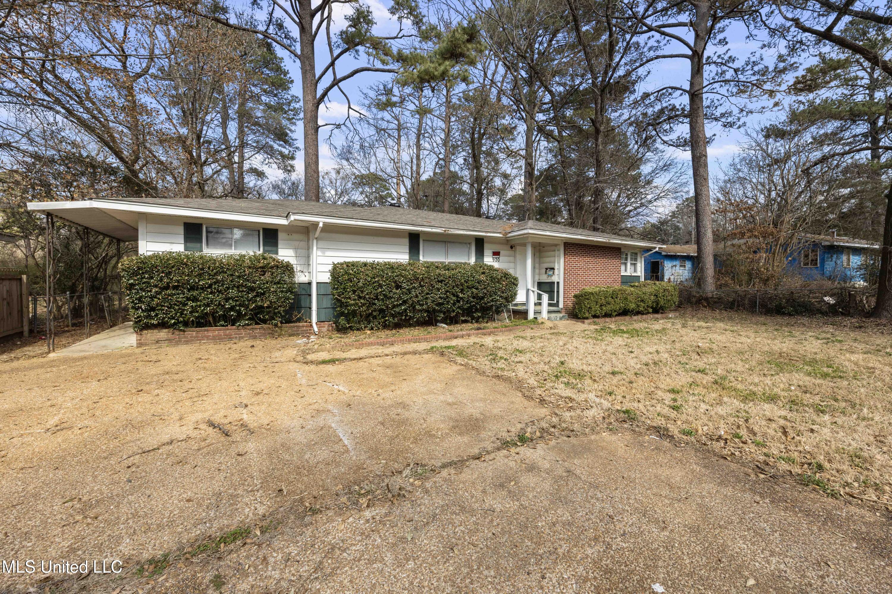 920 Woody Drive
