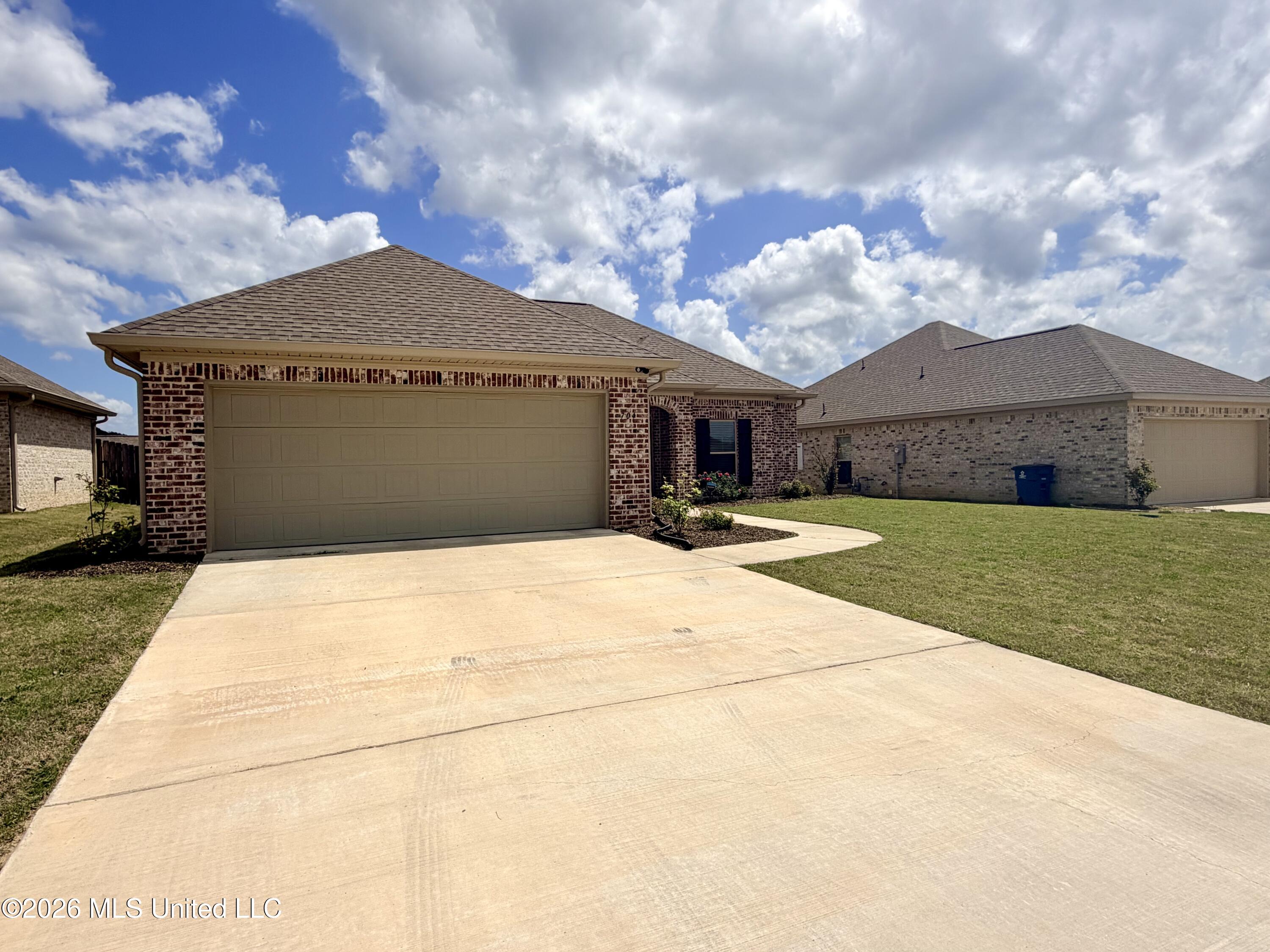 704 Cottonwood Way
