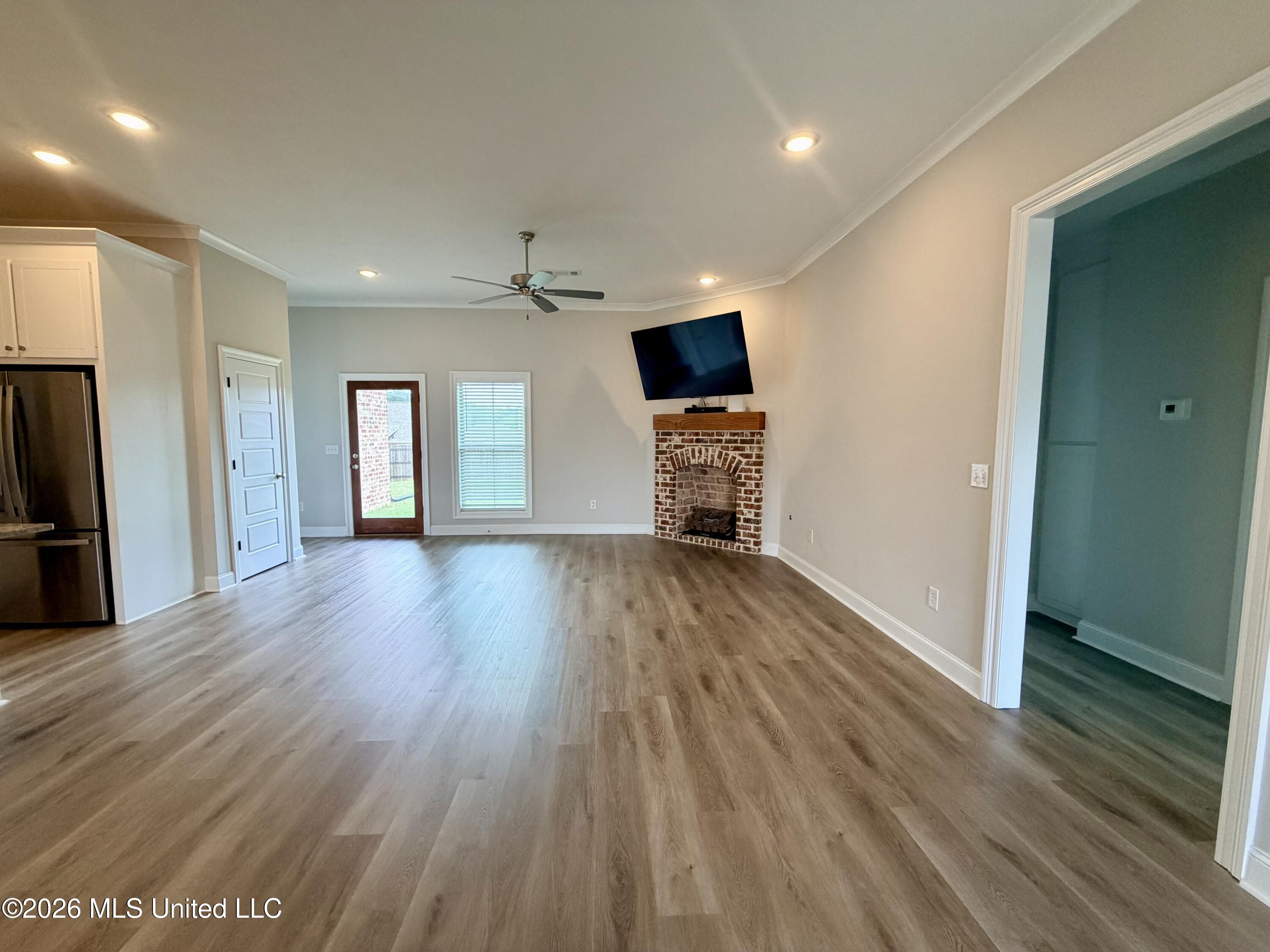 704 Cottonwood Way