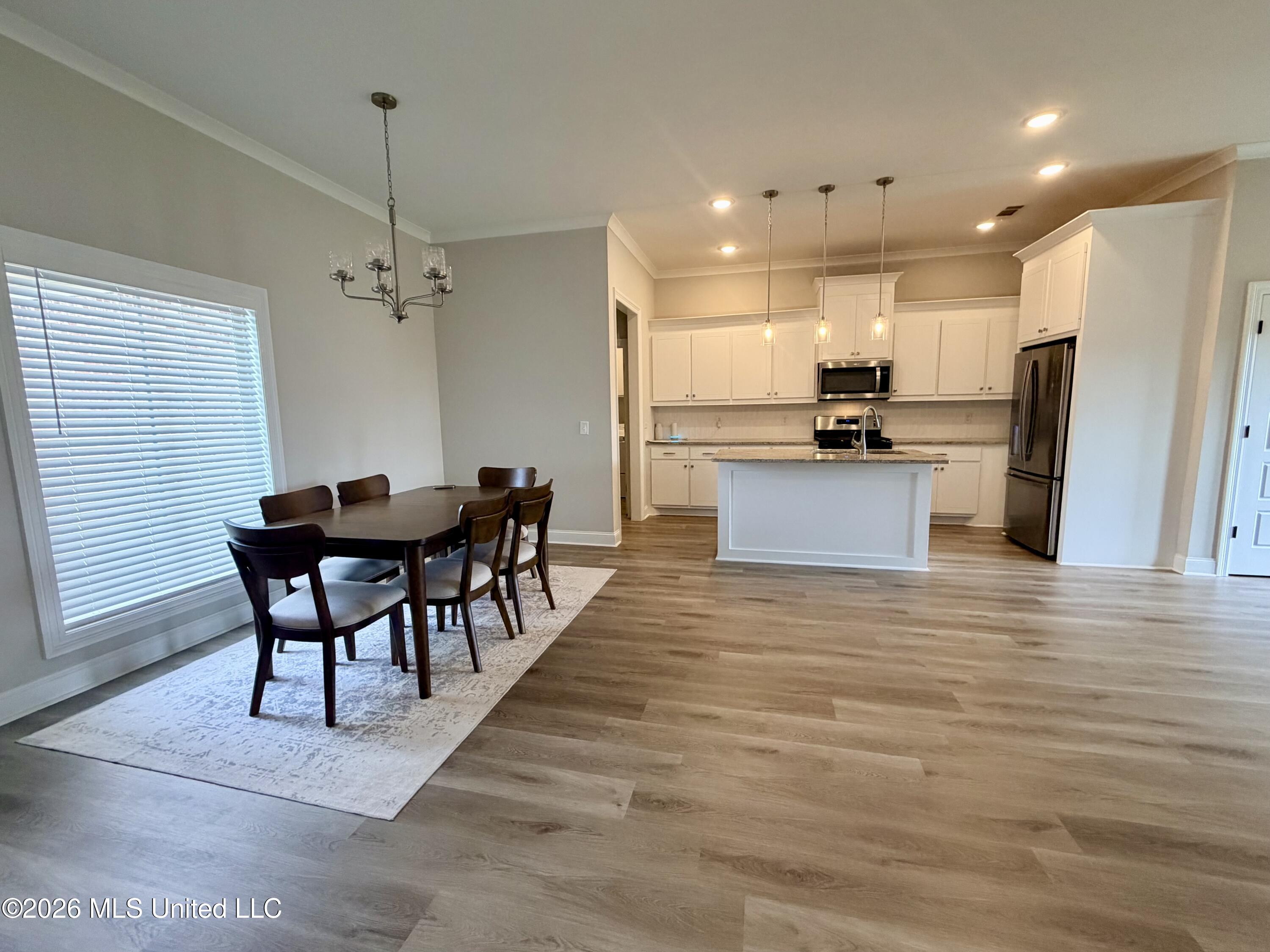 704 Cottonwood Way