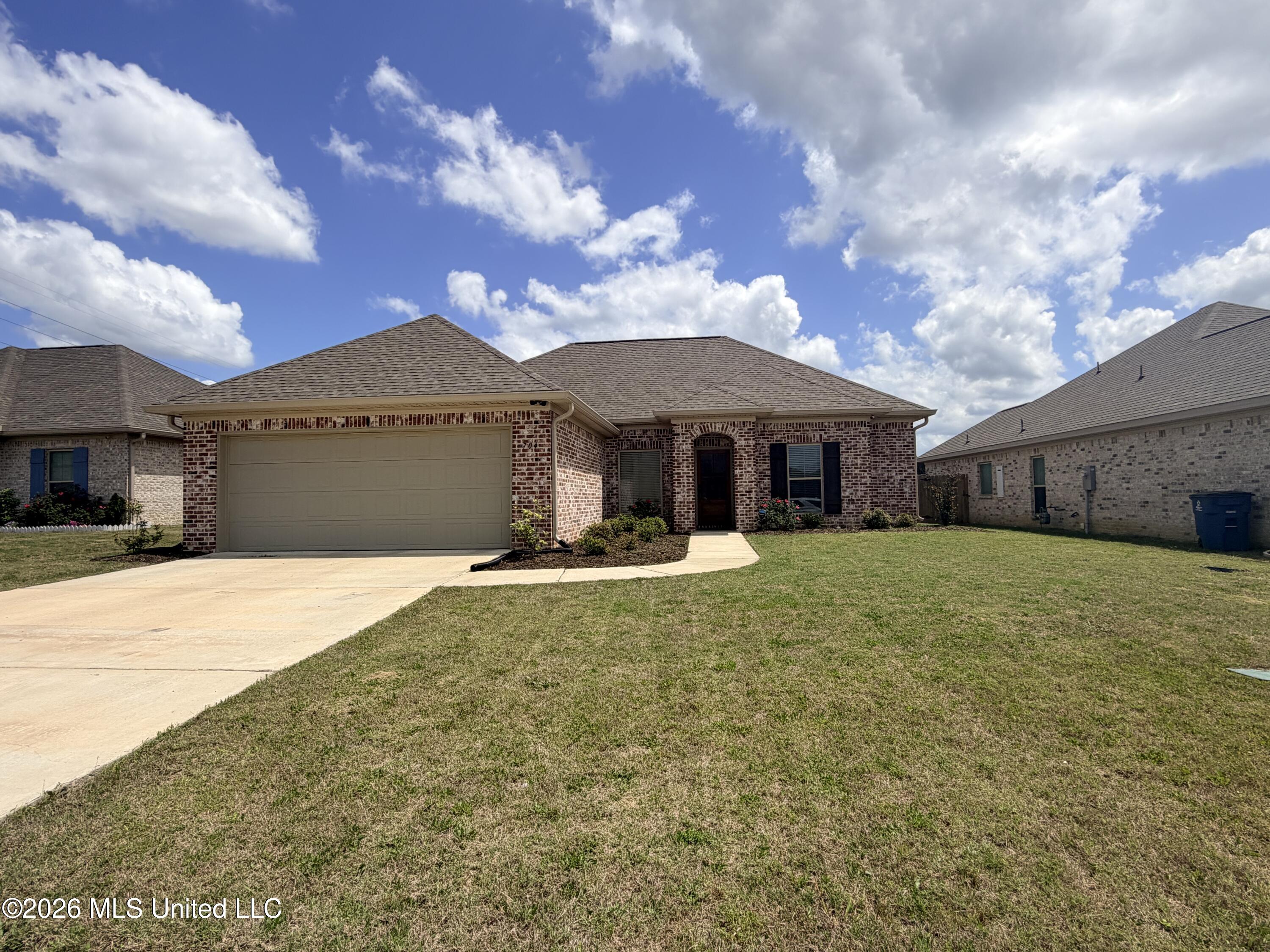 704 Cottonwood Way