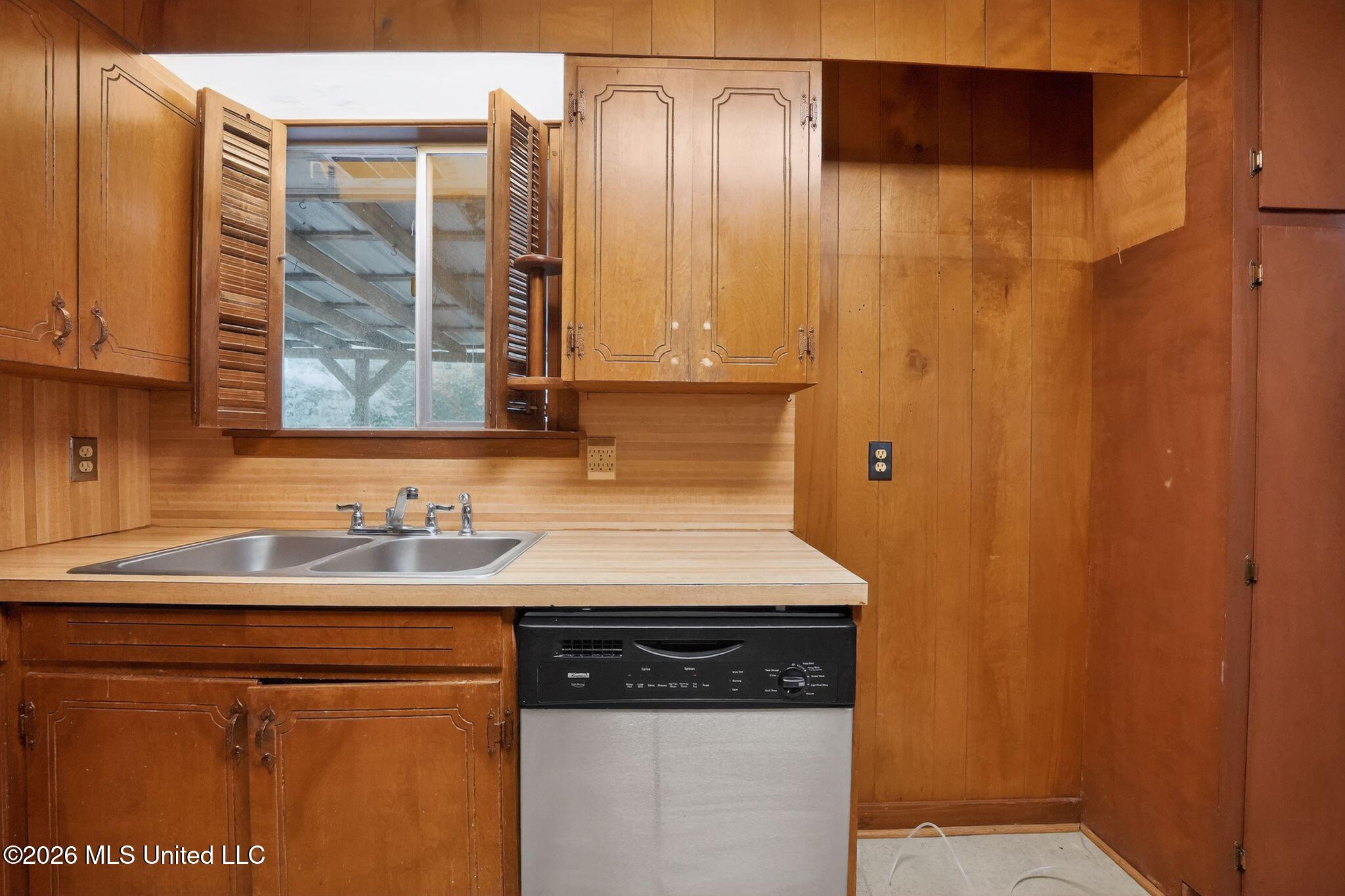1136 Woodville Drive