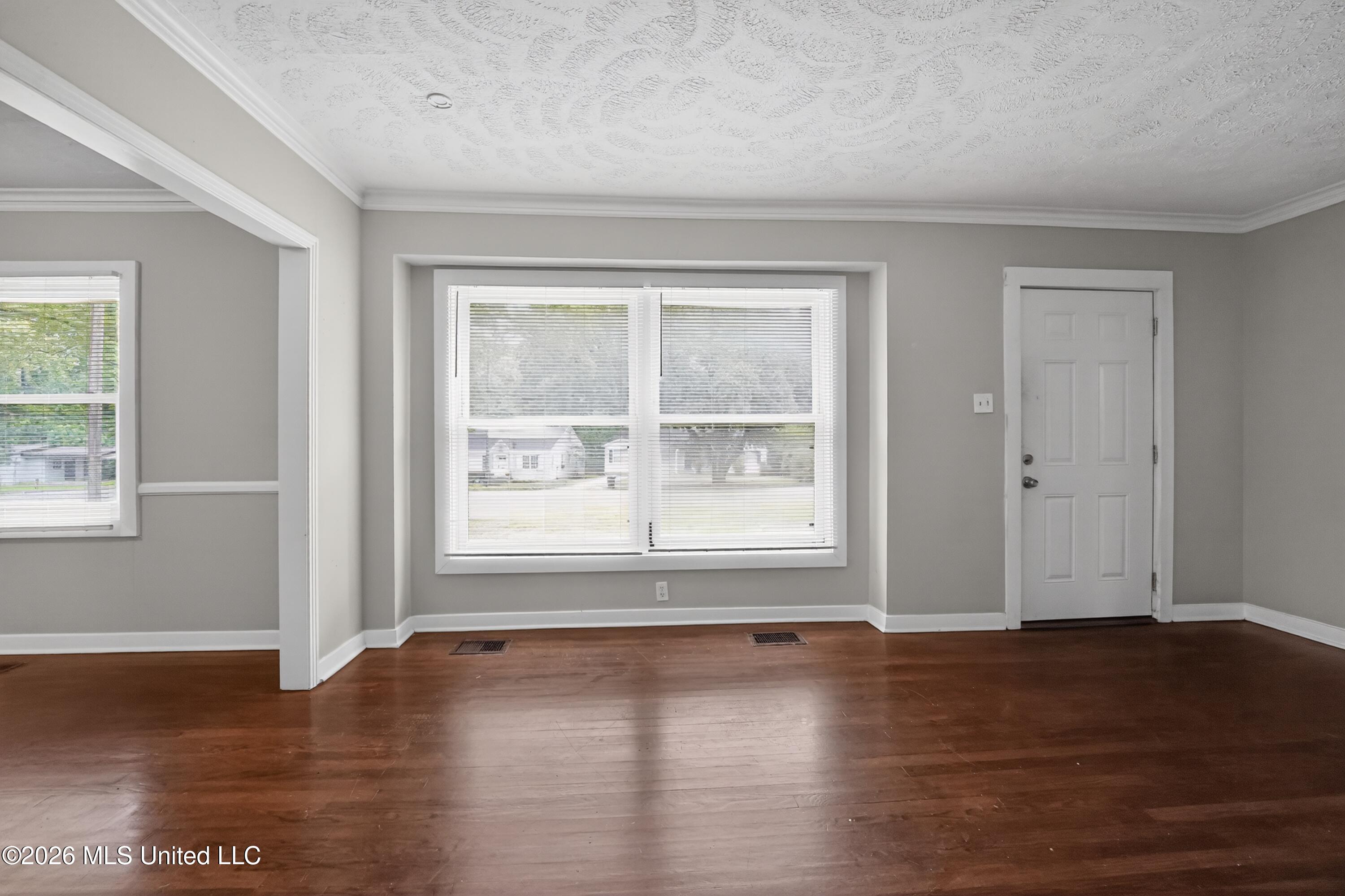 253 E Northside Drive
