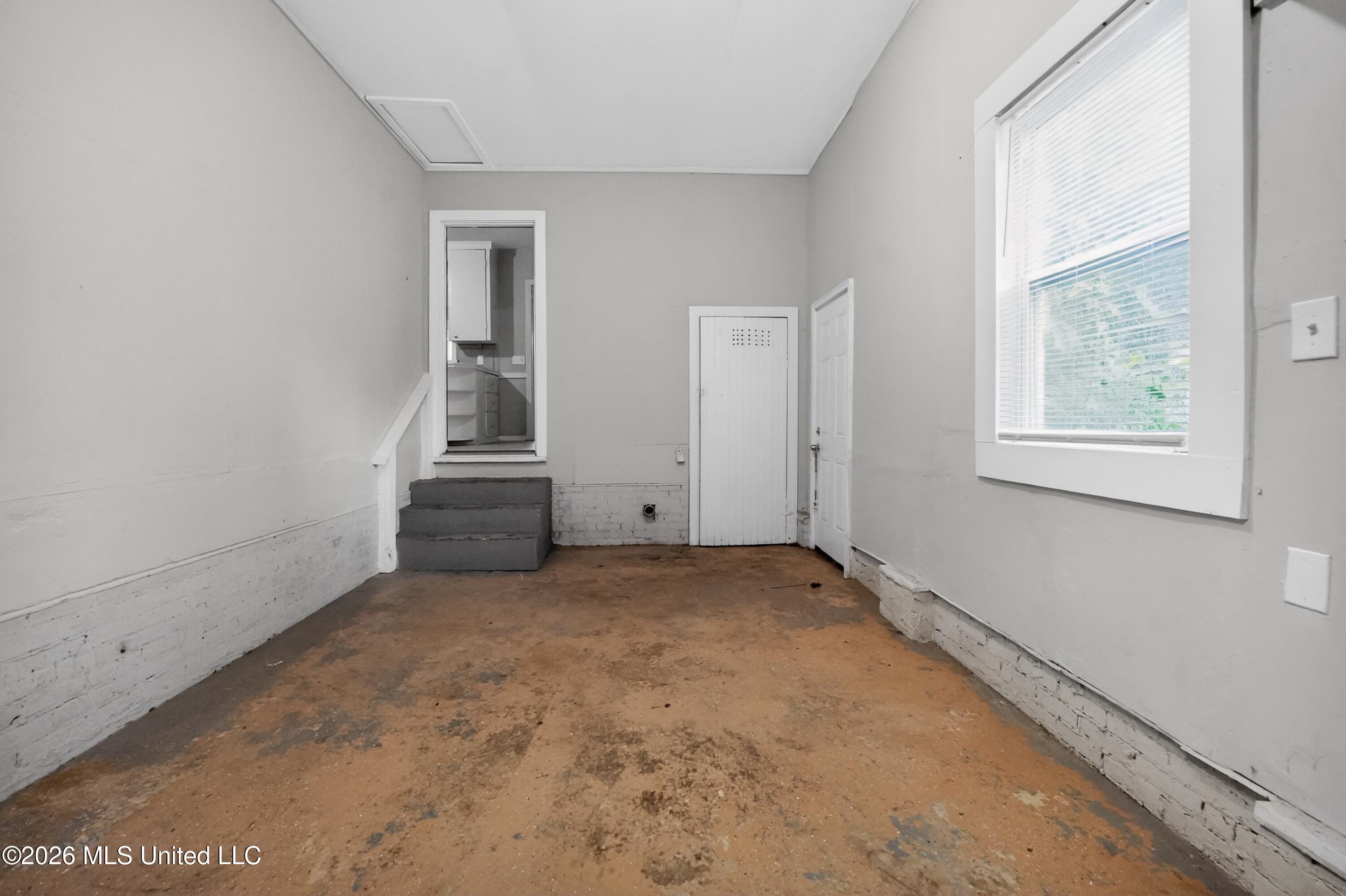 253 E Northside Drive