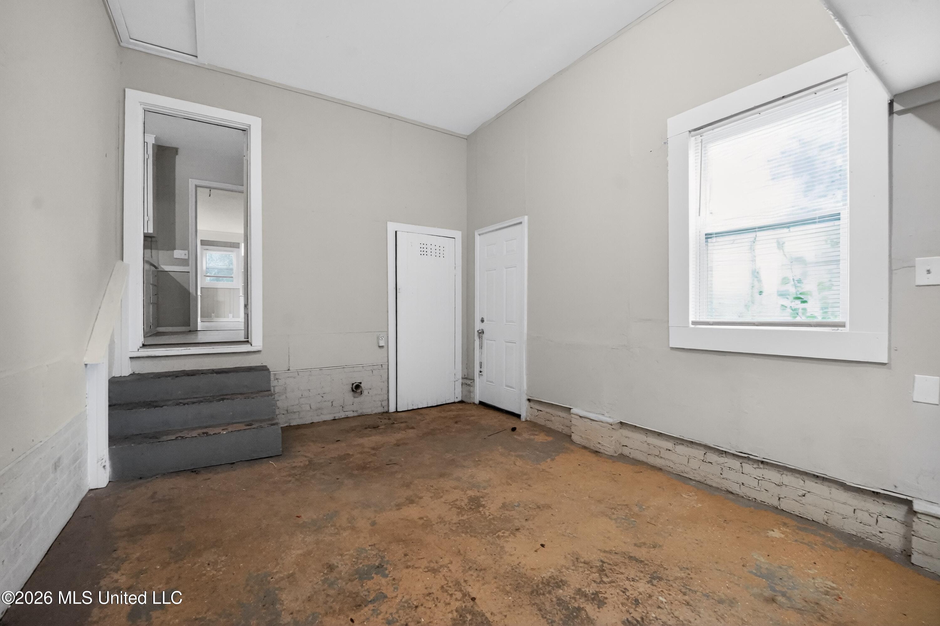 253 E Northside Drive