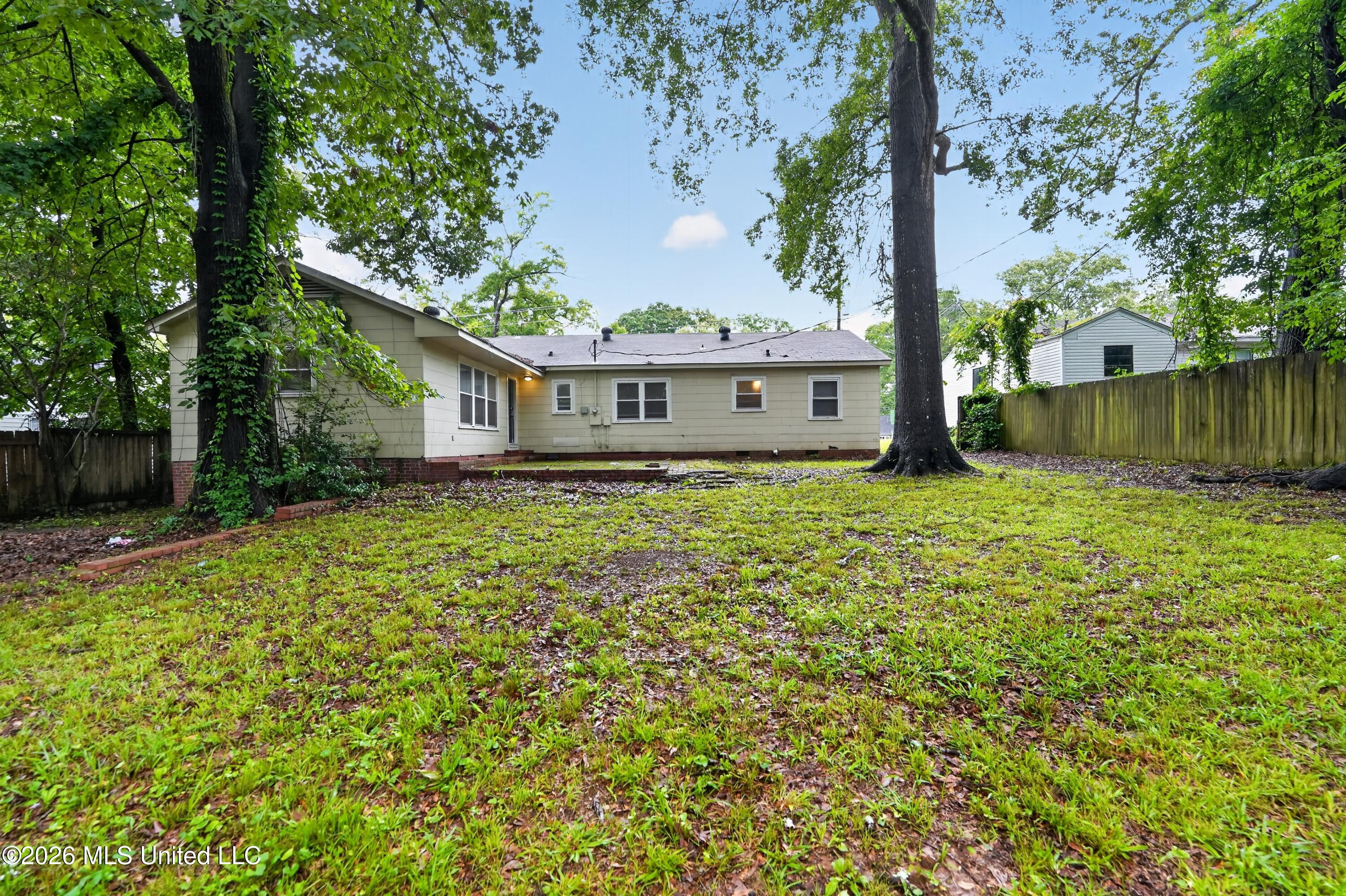253 E Northside Drive