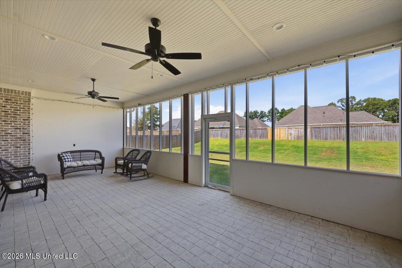 615 Crossvine Ridge