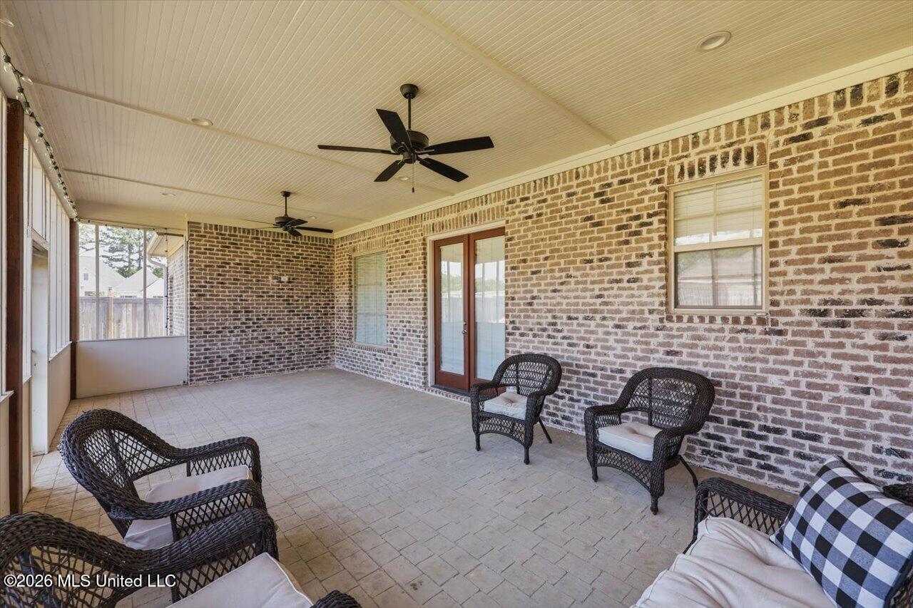 615 Crossvine Ridge