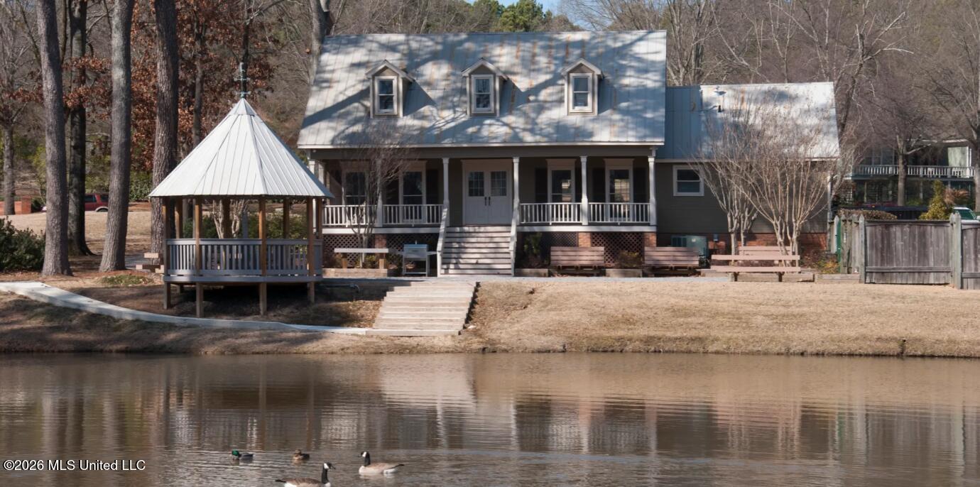 6 Foxcroft Court