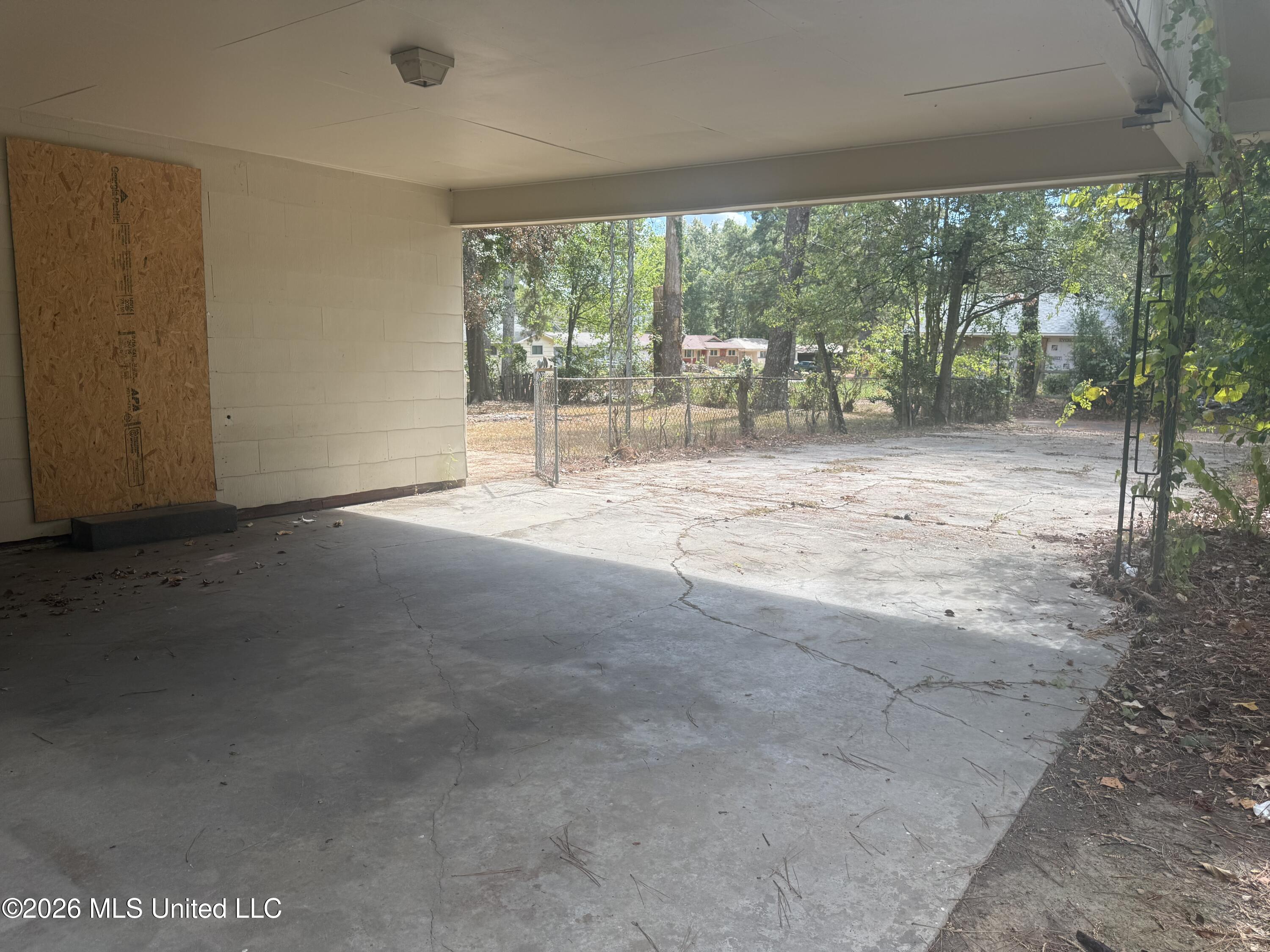 905 Raymond Road