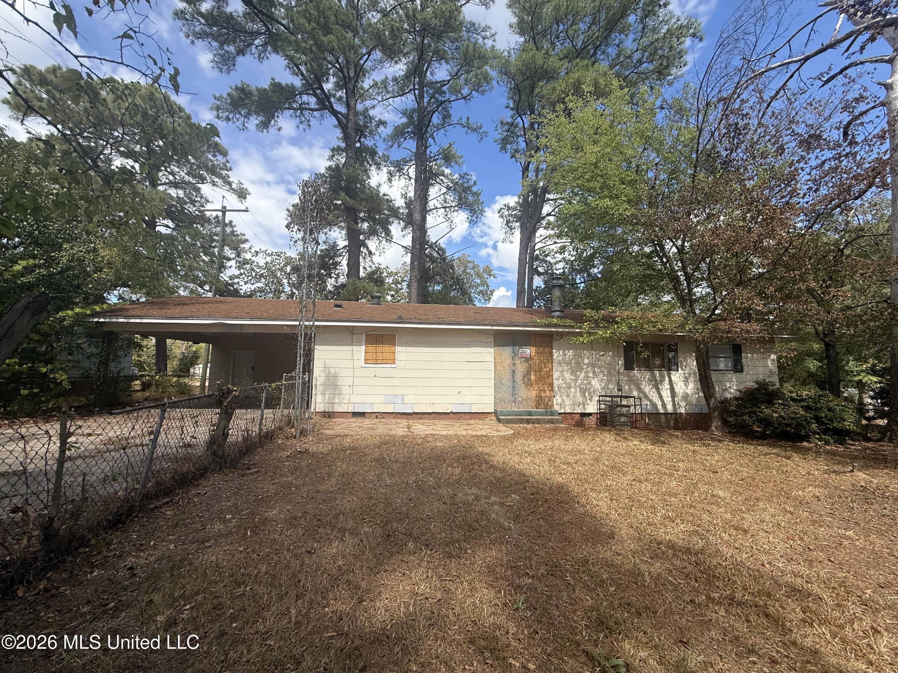 905 Raymond Road