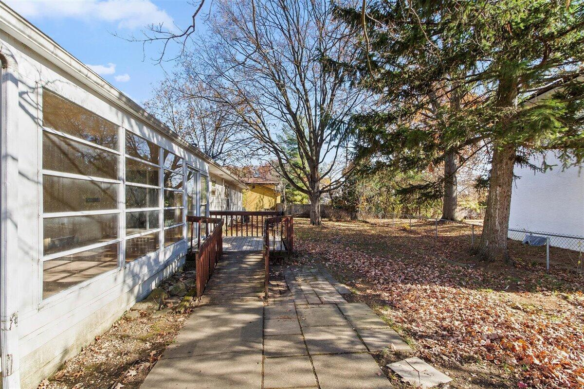 2081 Maplewood Drive