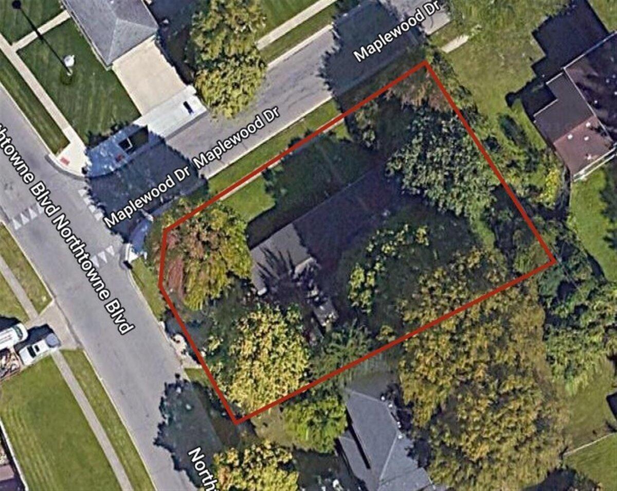 2081 Maplewood Drive