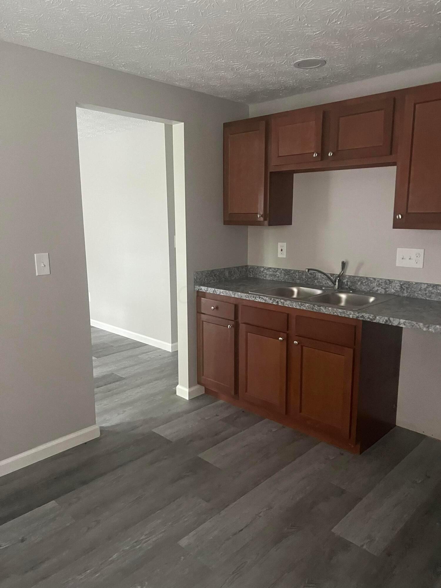 2028 Shawbury Court W