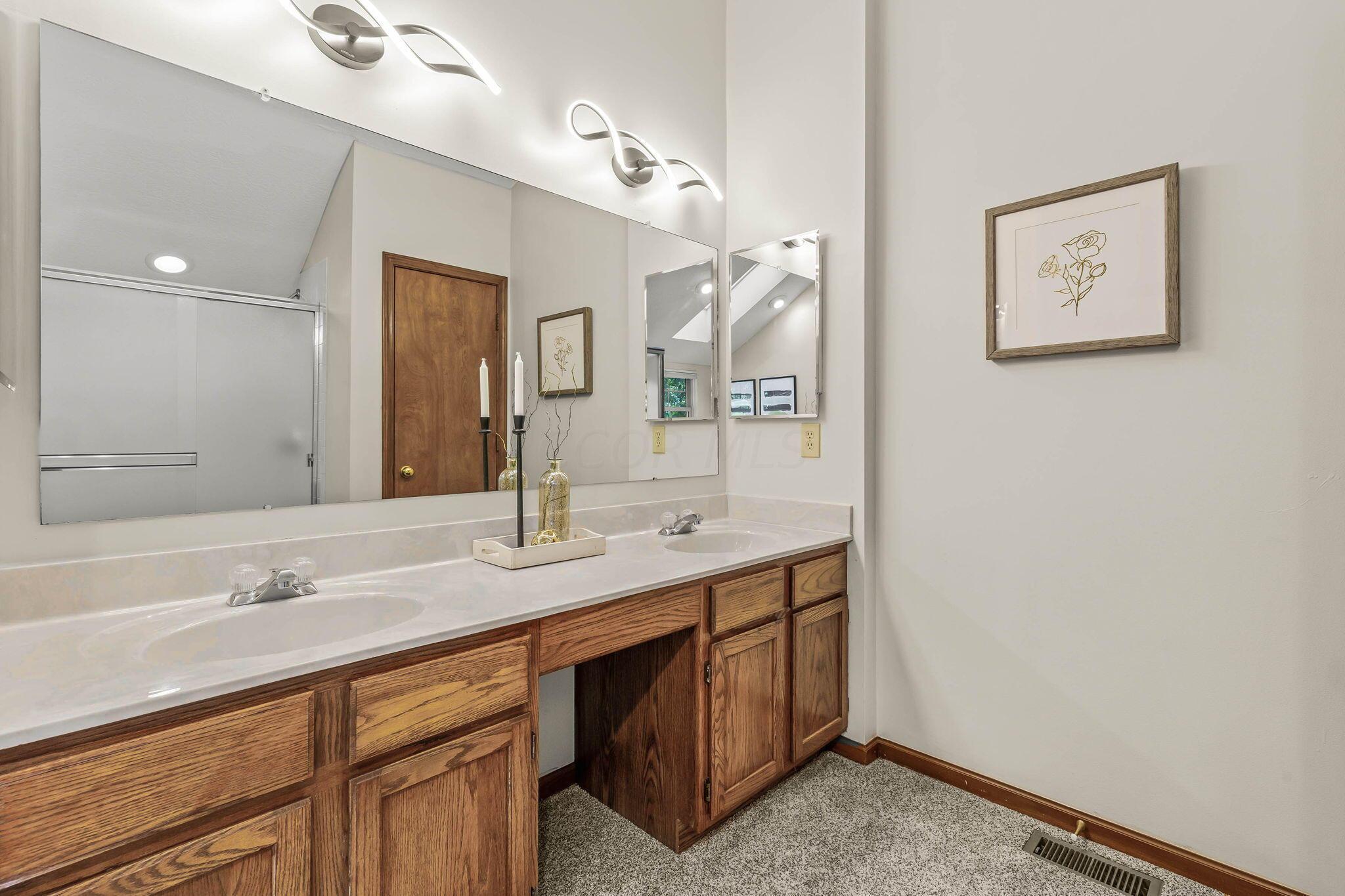 253 Whitaker Avenue S