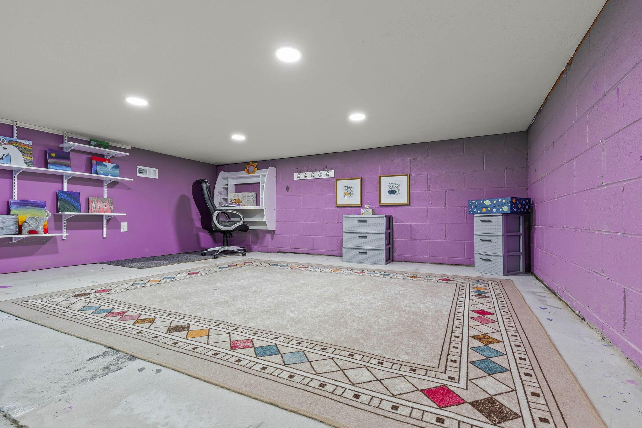 253 Whitaker Avenue S