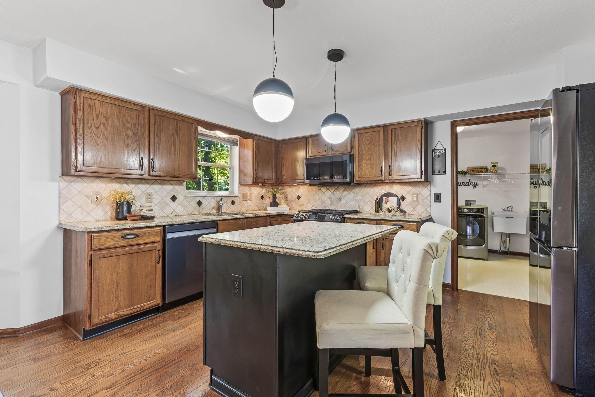 253 Whitaker Avenue S