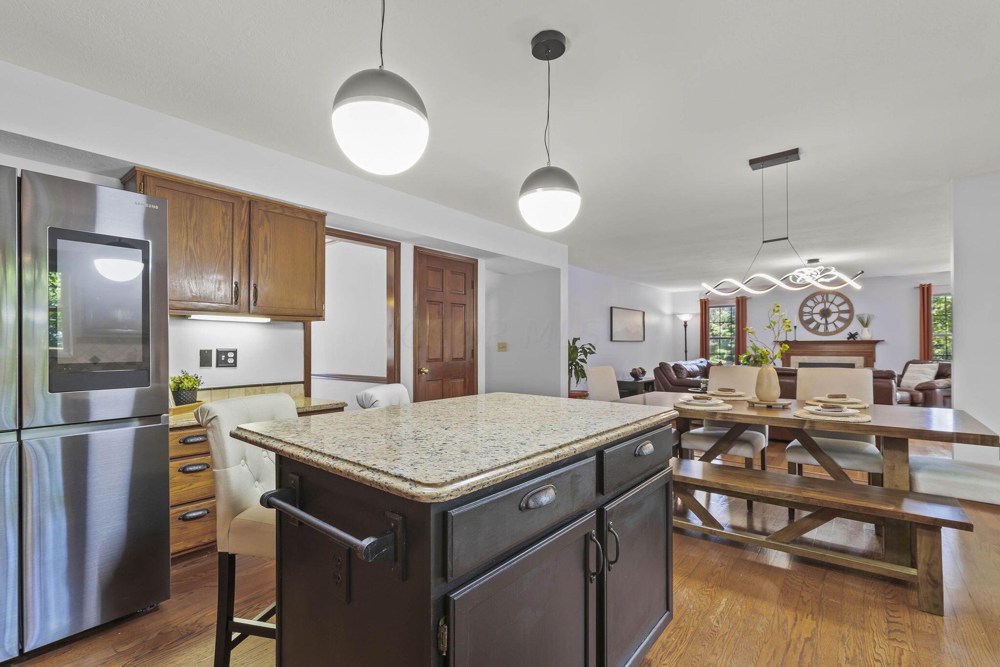 253 Whitaker Avenue S