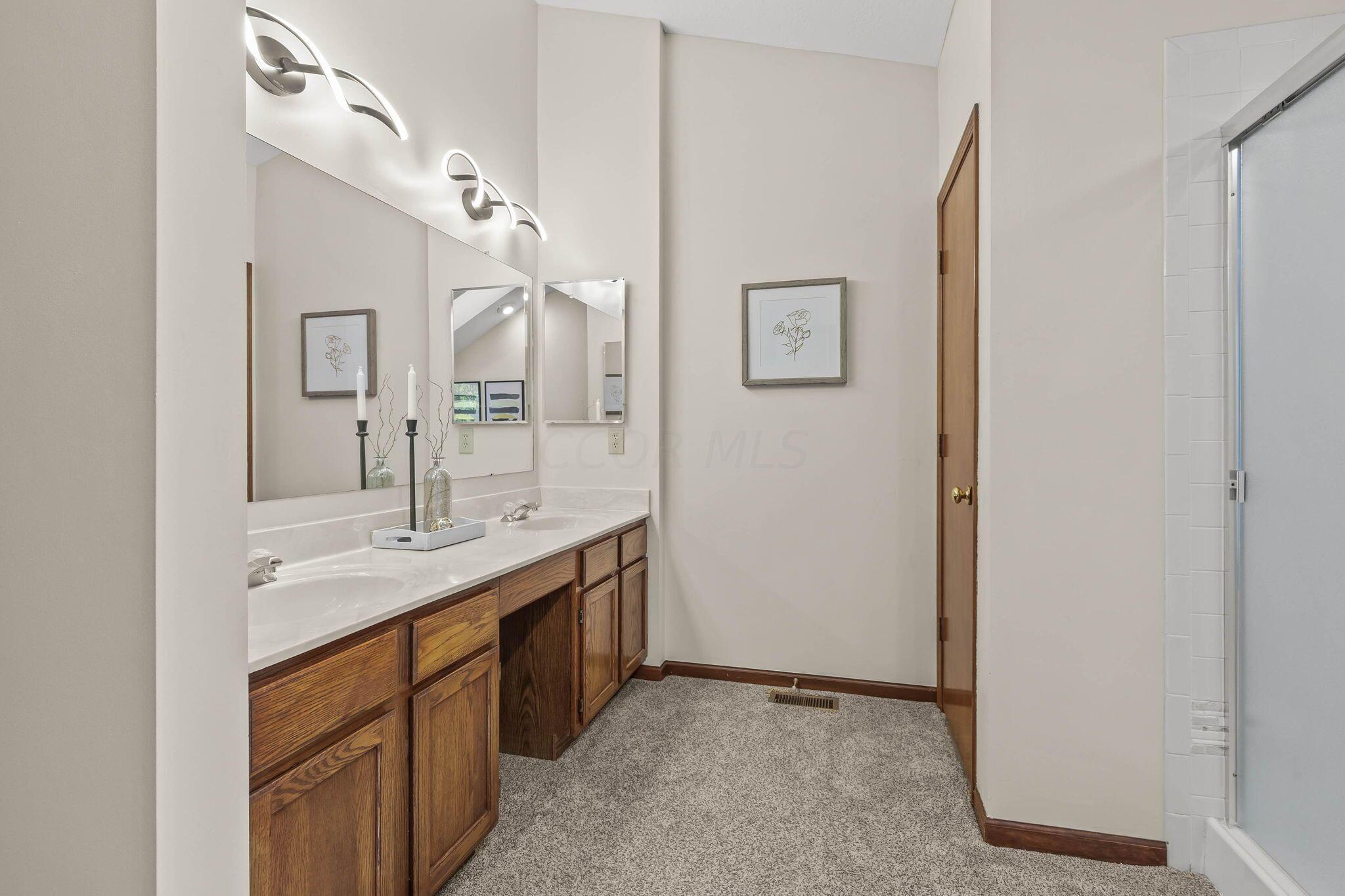 253 Whitaker Avenue S