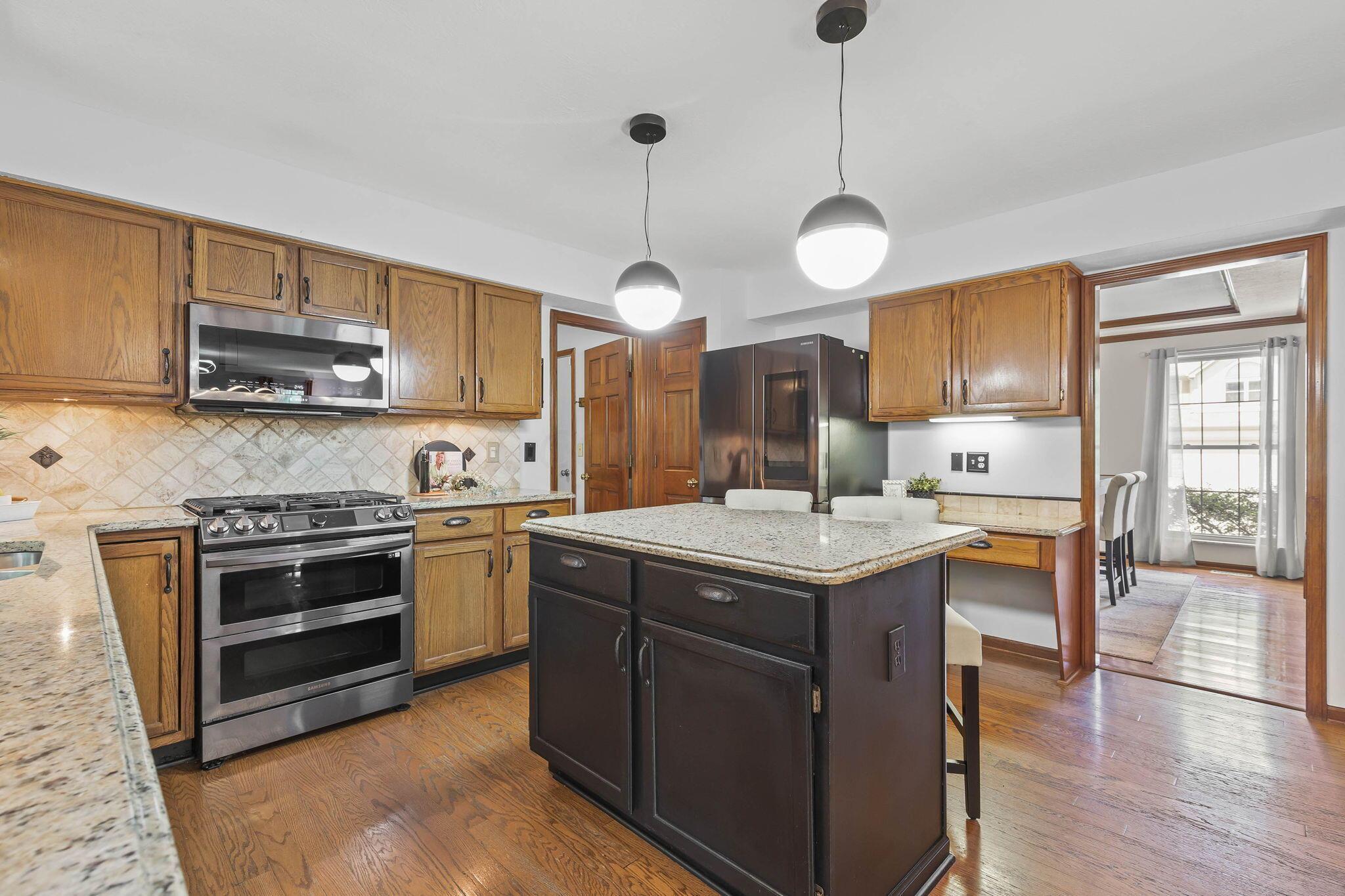 253 Whitaker Avenue S