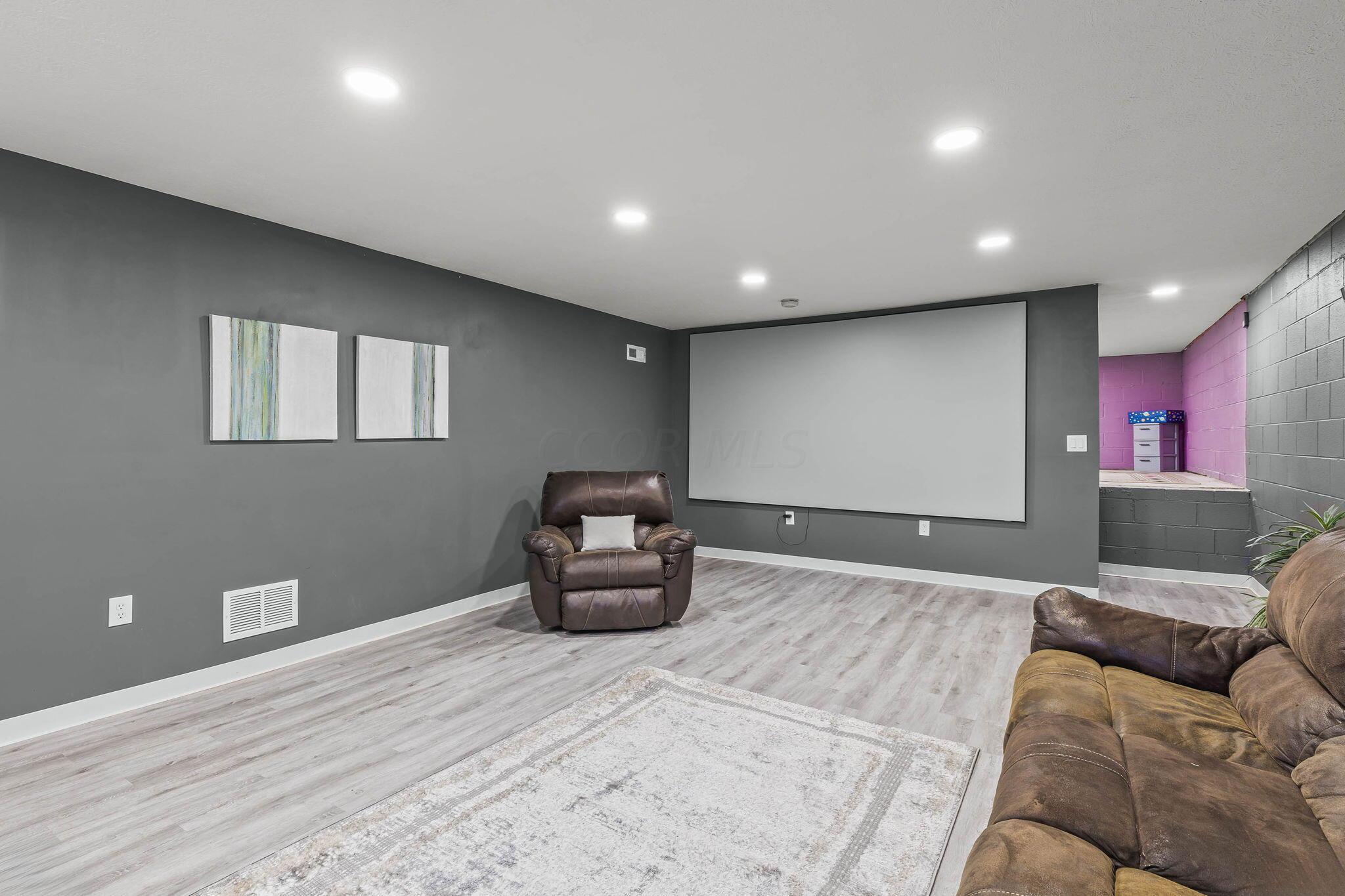 253 Whitaker Avenue S