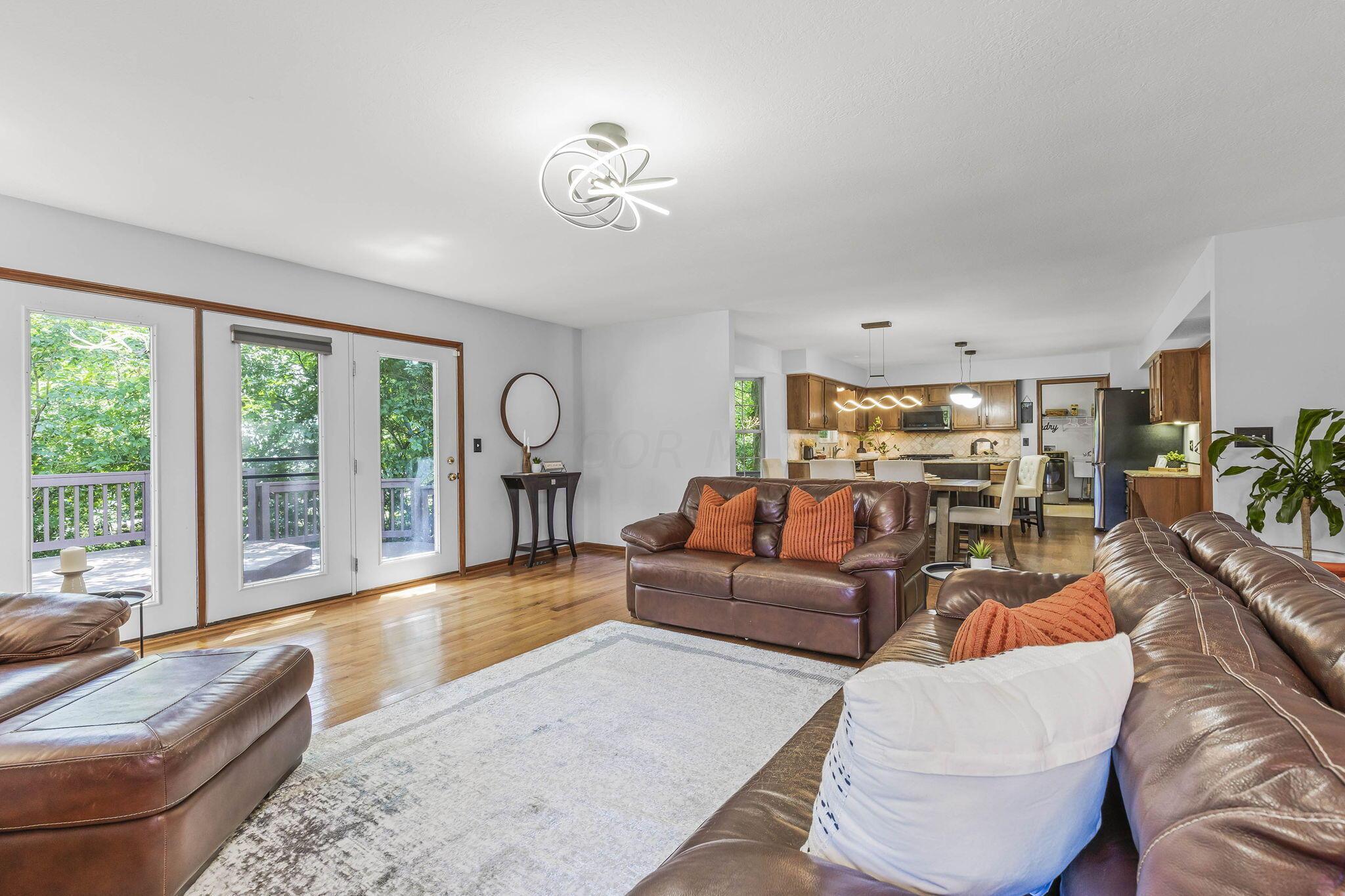 253 Whitaker Avenue S