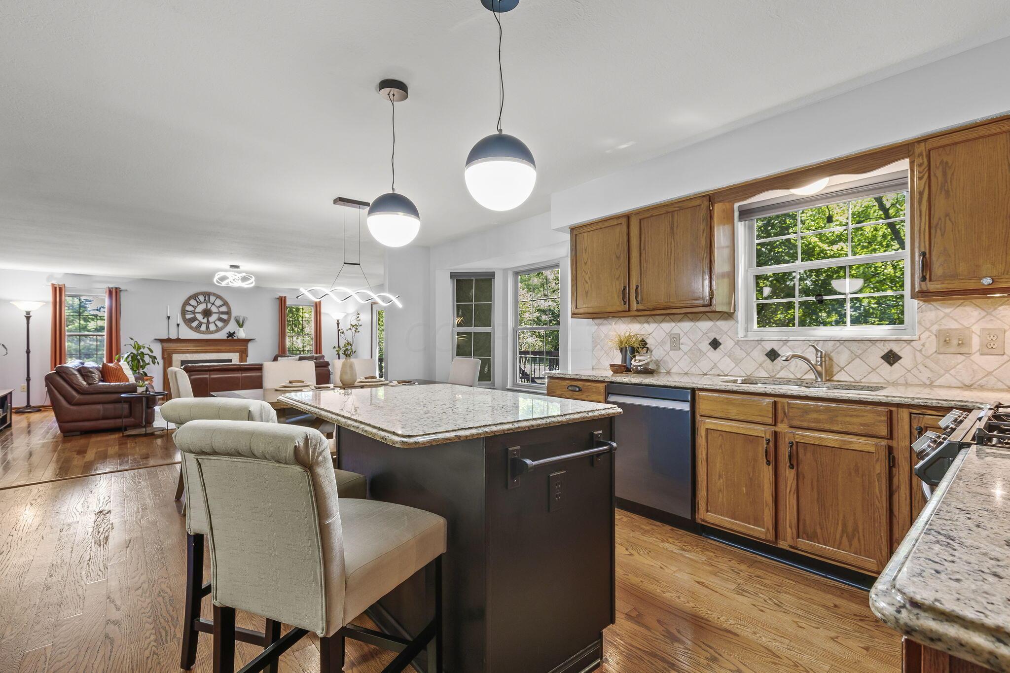 253 Whitaker Avenue S