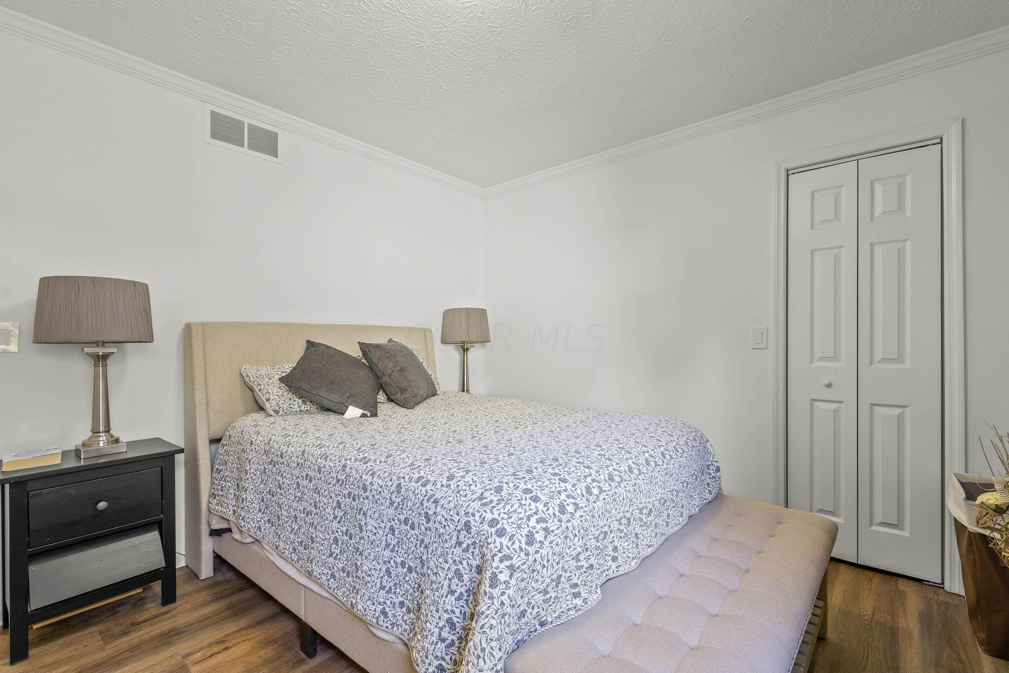 712 Cherrington Road