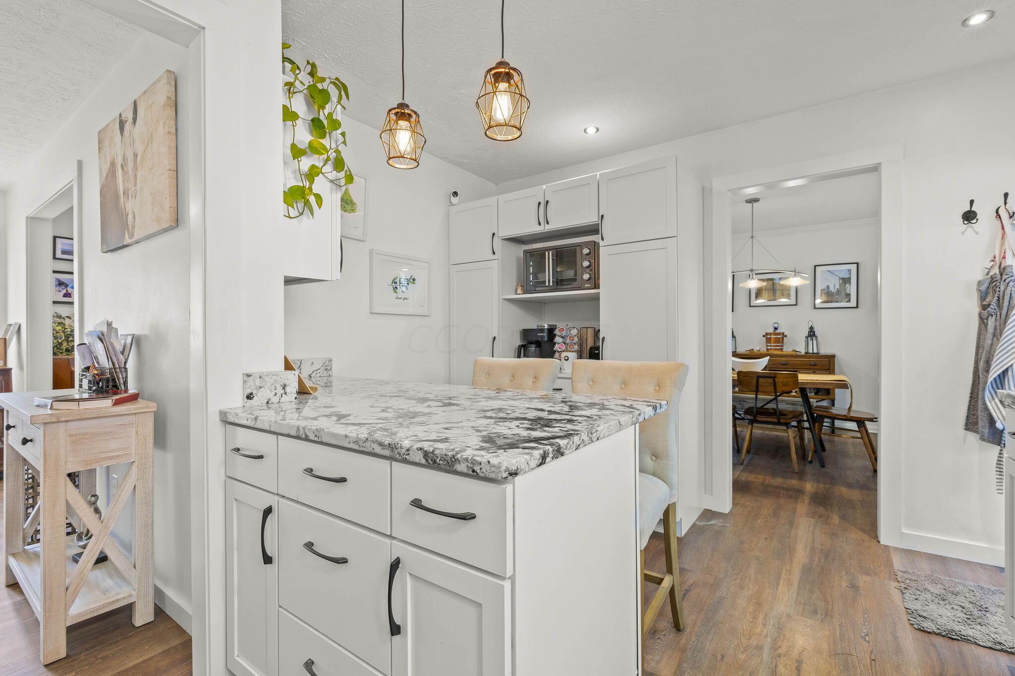 712 Cherrington Road