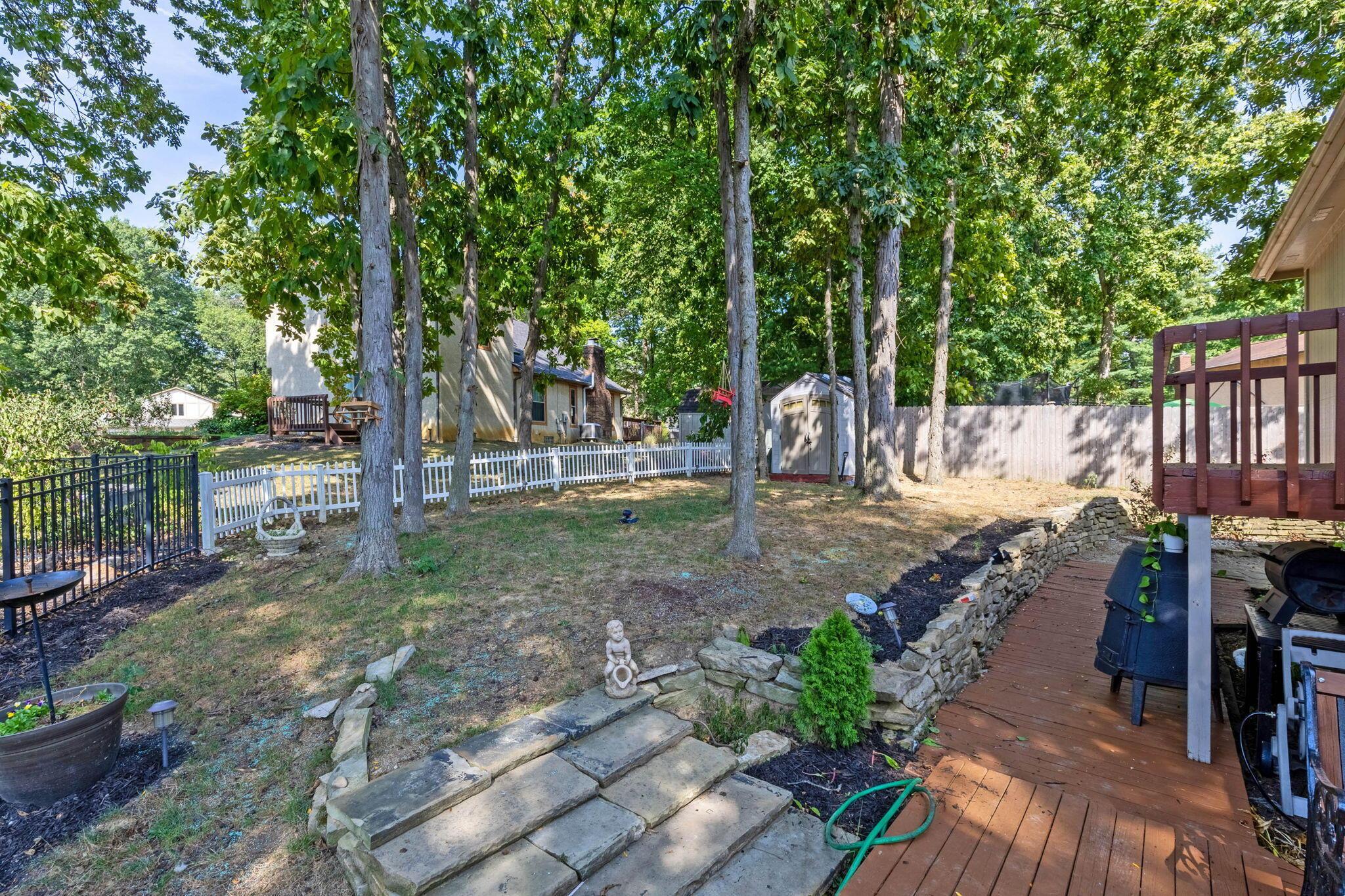 712 Cherrington Road