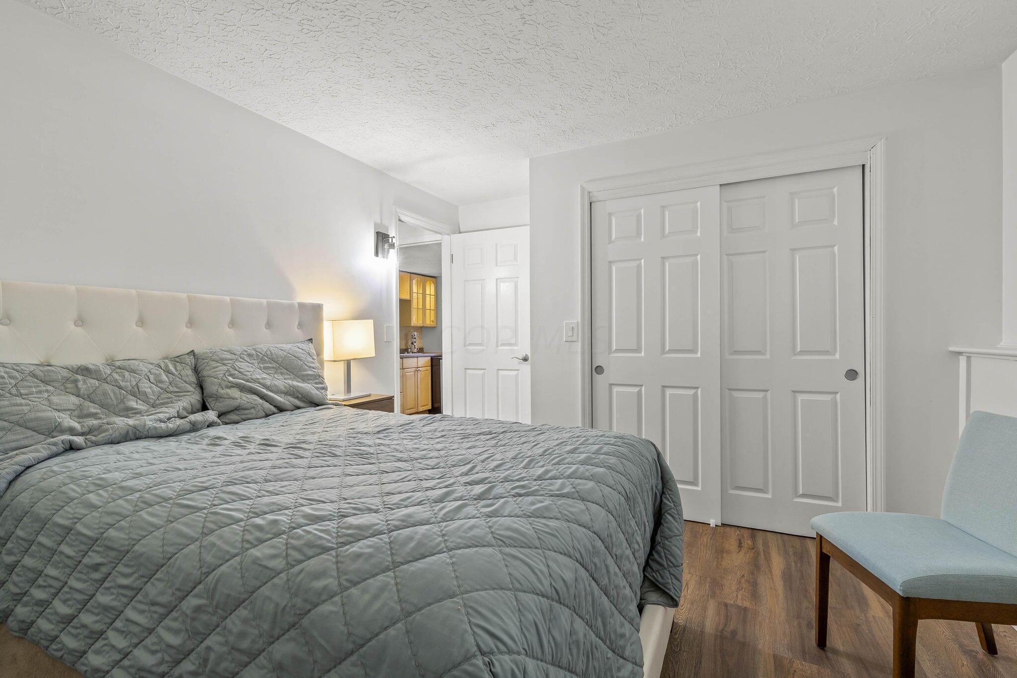 712 Cherrington Road