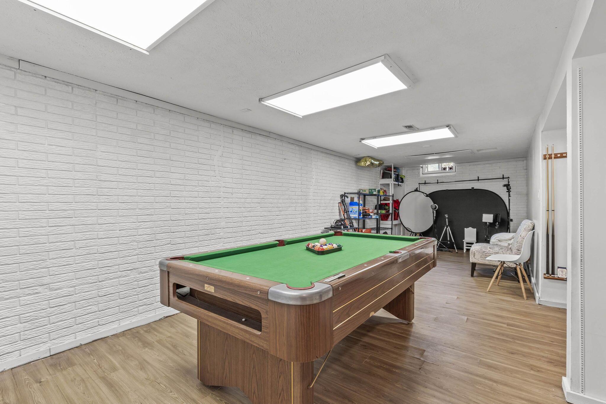 712 Cherrington Road