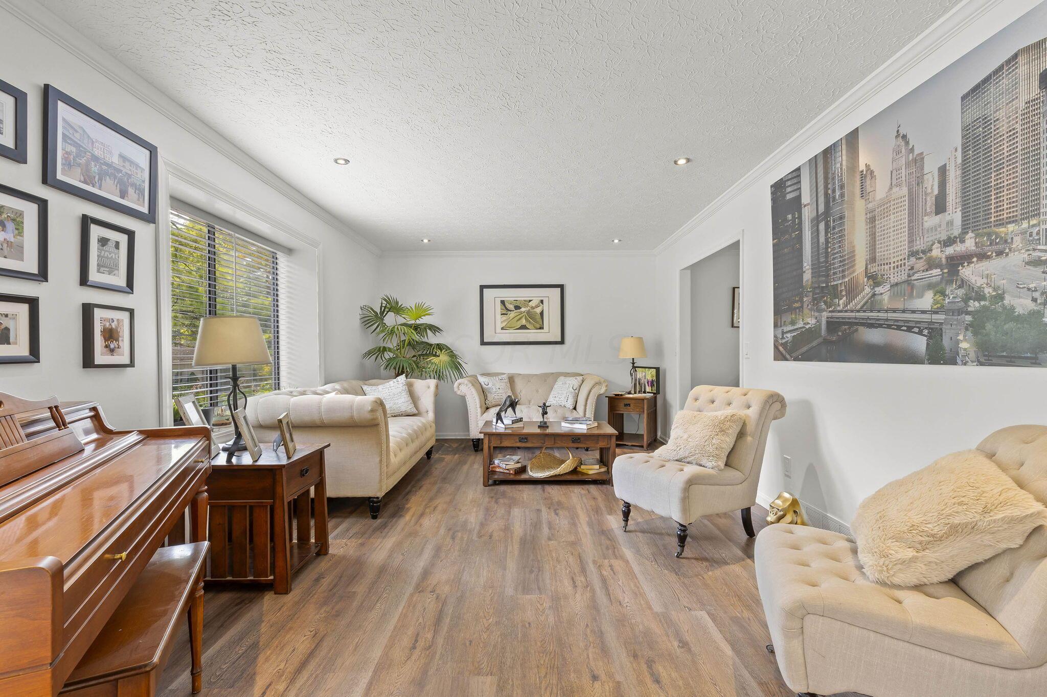 712 Cherrington Road