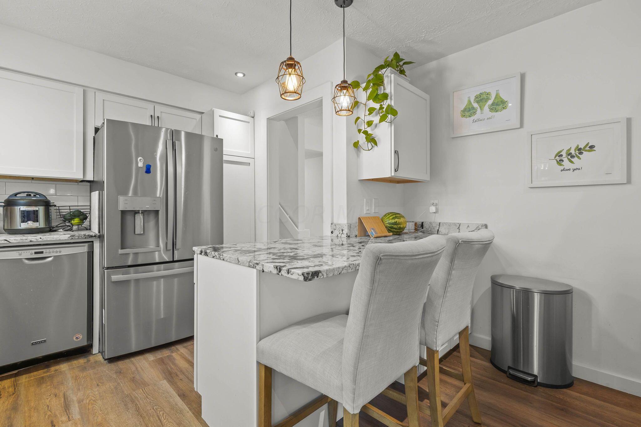 712 Cherrington Road