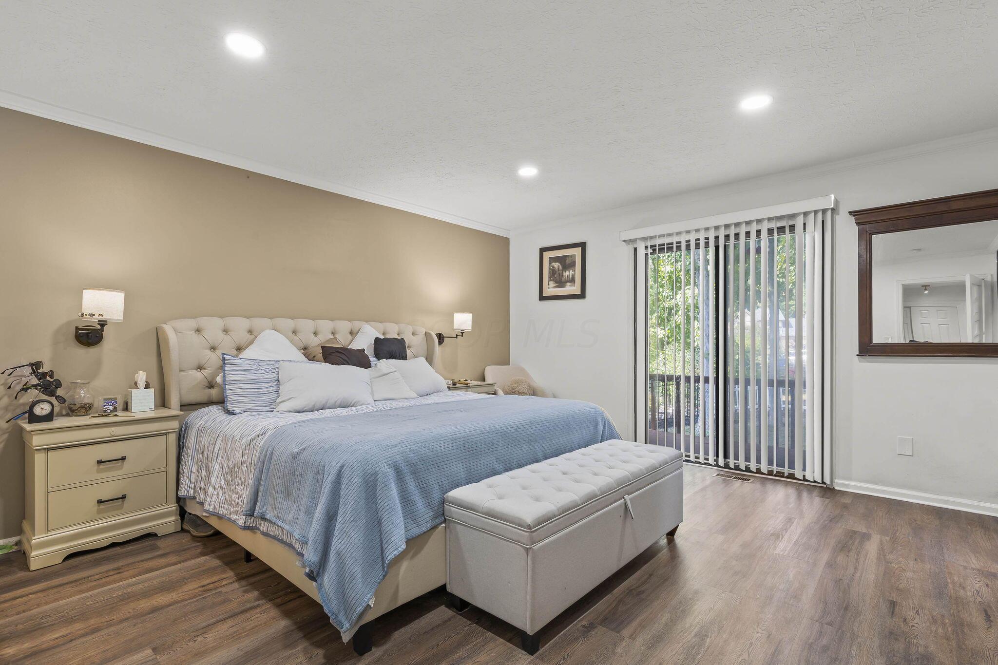 712 Cherrington Road