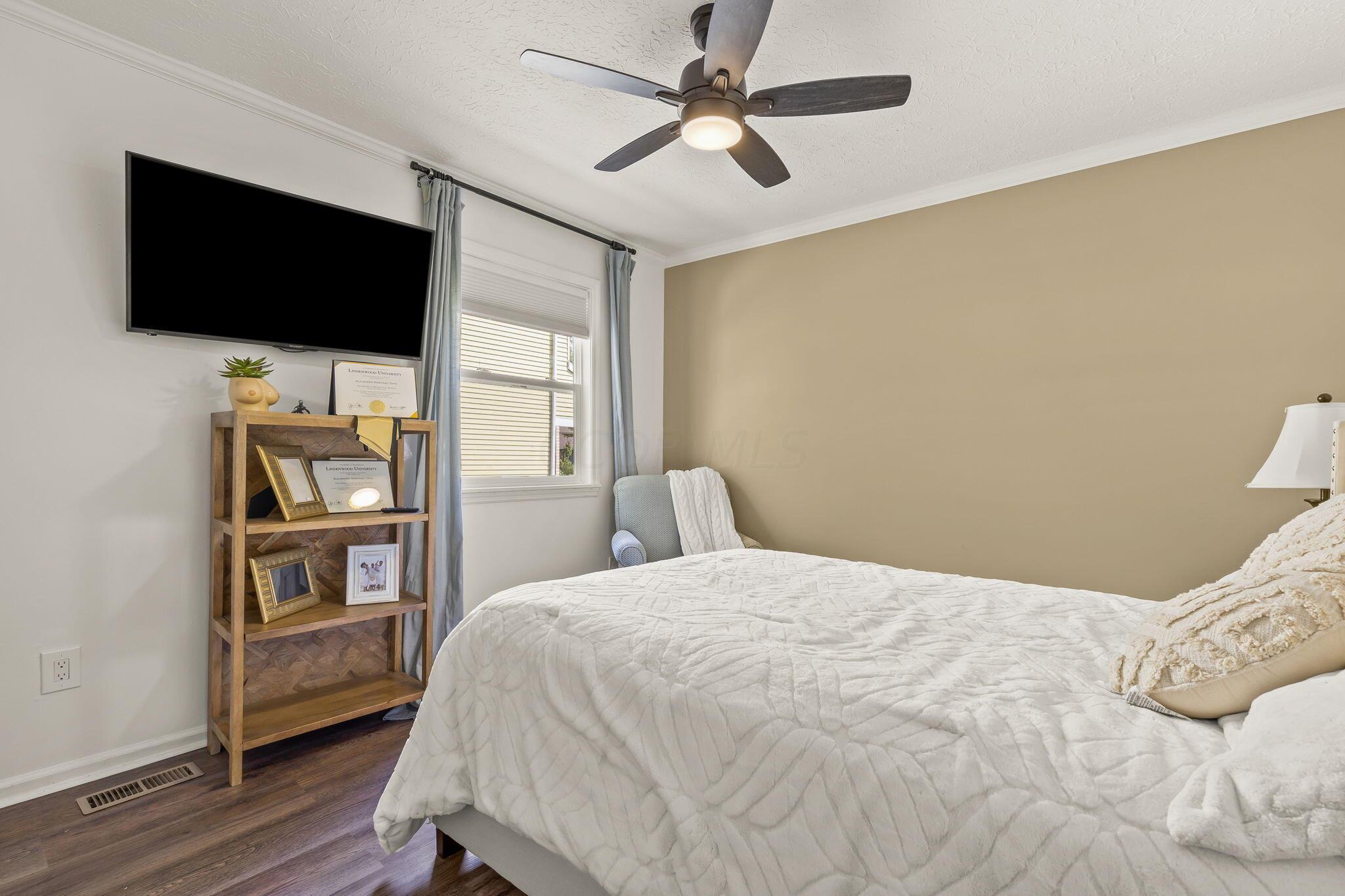 712 Cherrington Road