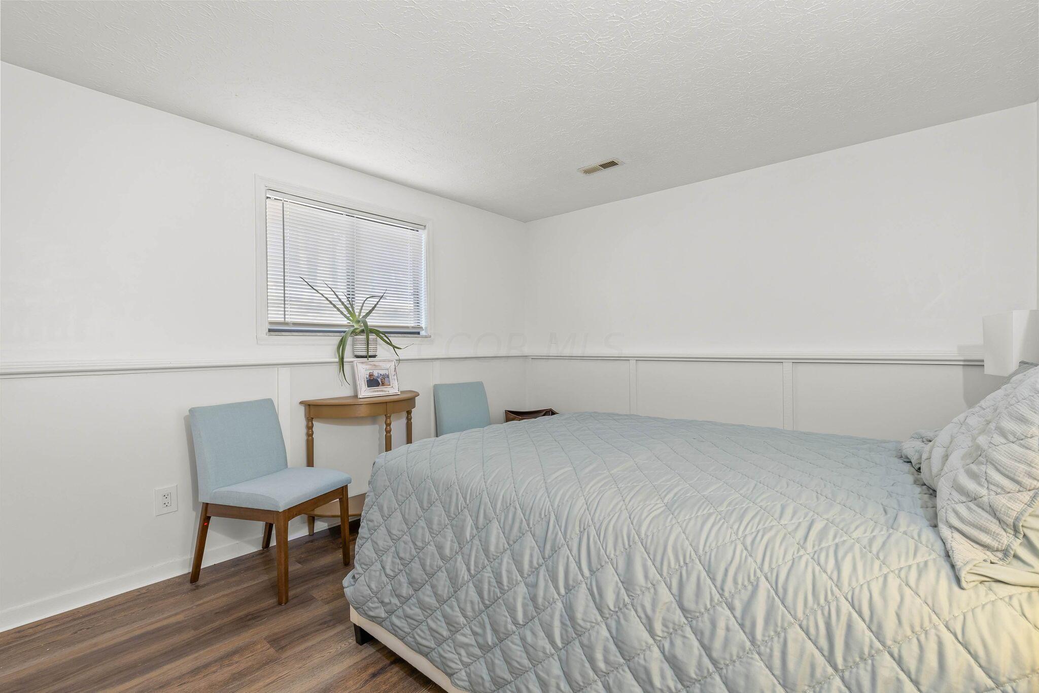 712 Cherrington Road