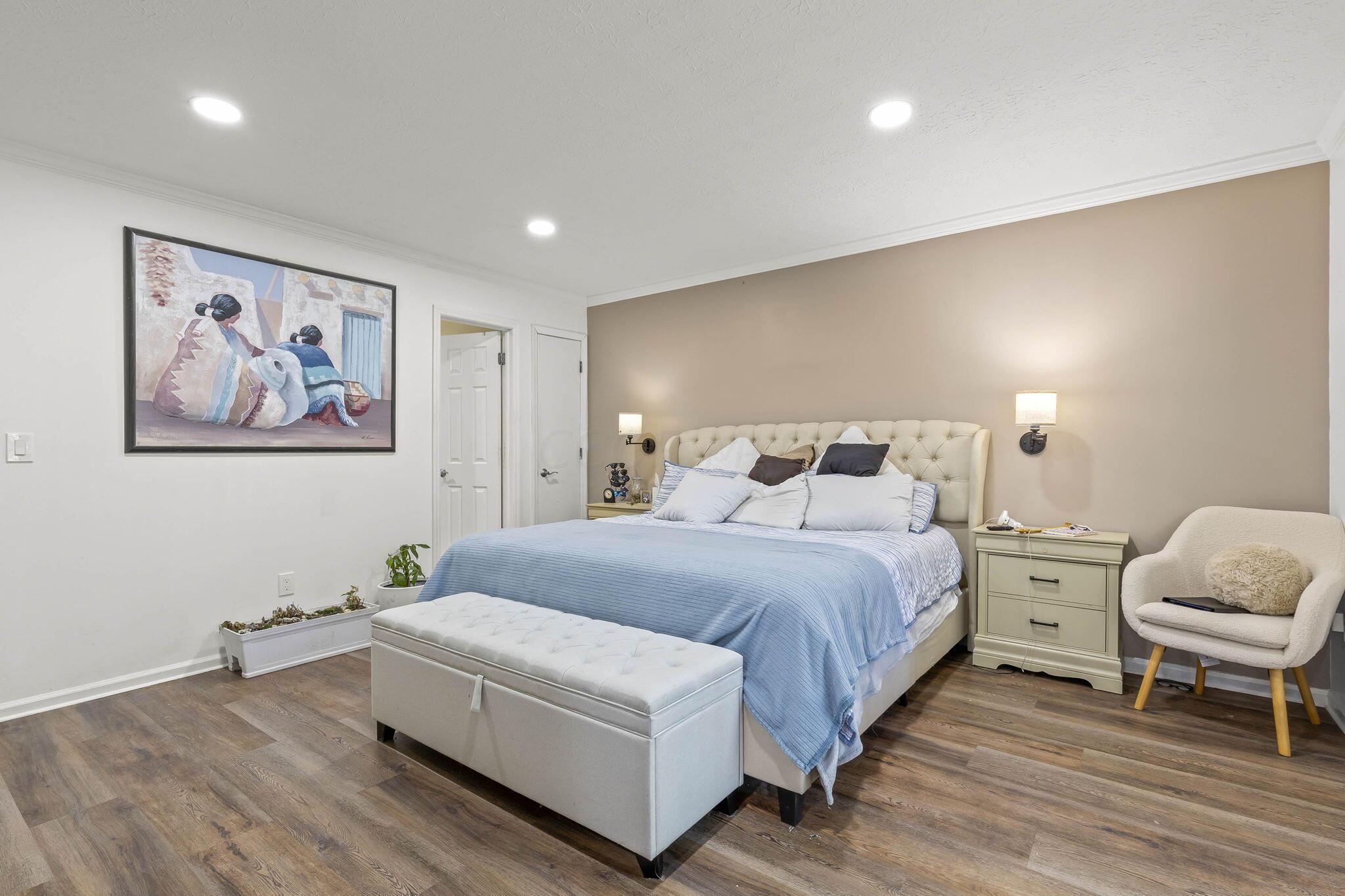 712 Cherrington Road