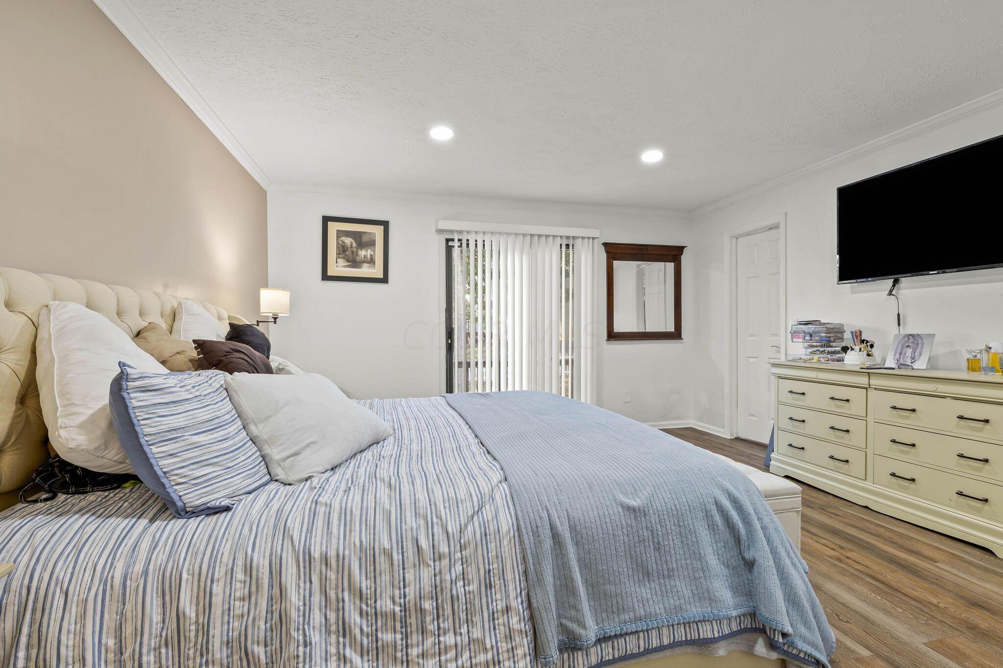 712 Cherrington Road