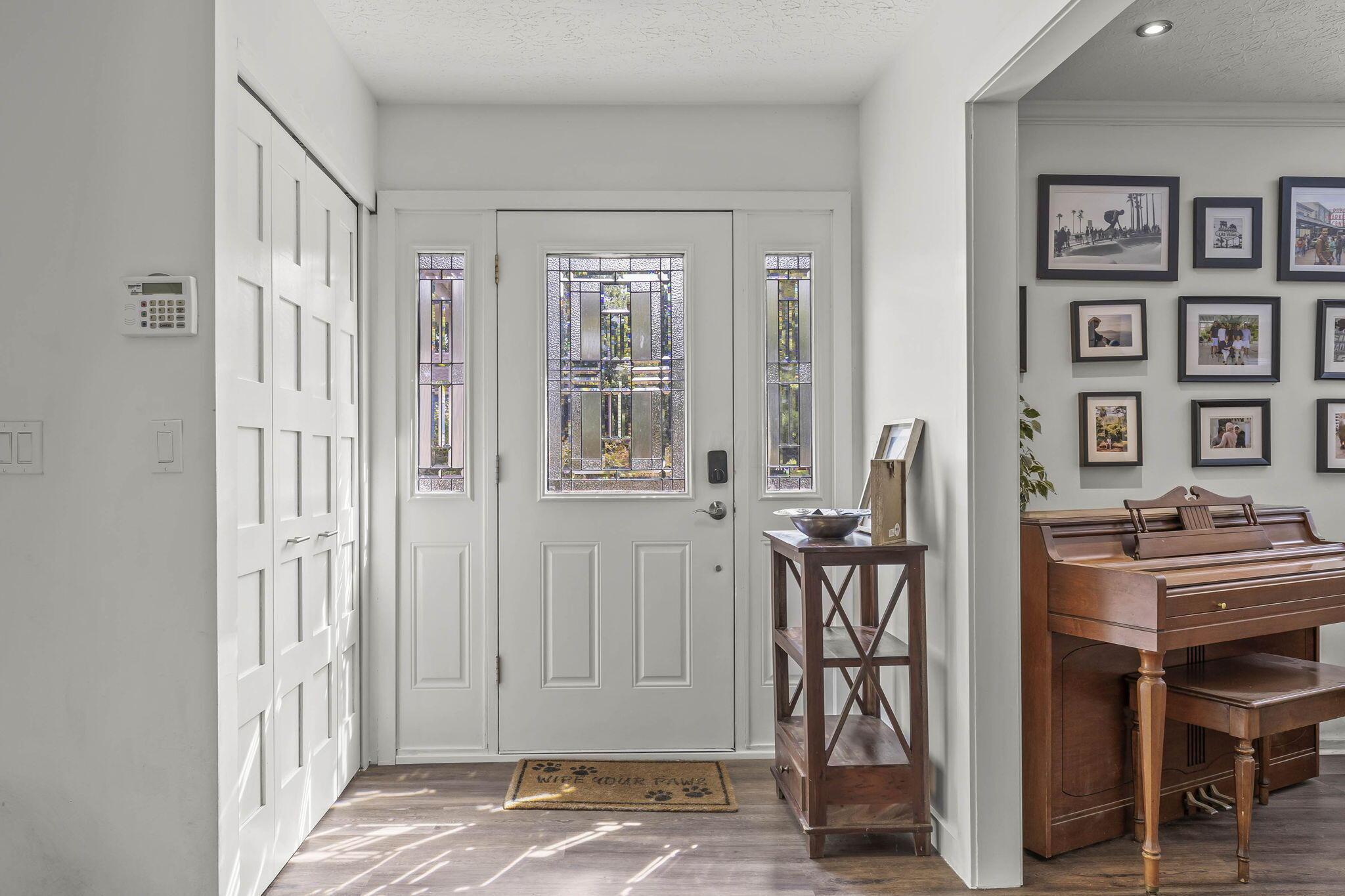 712 Cherrington Road