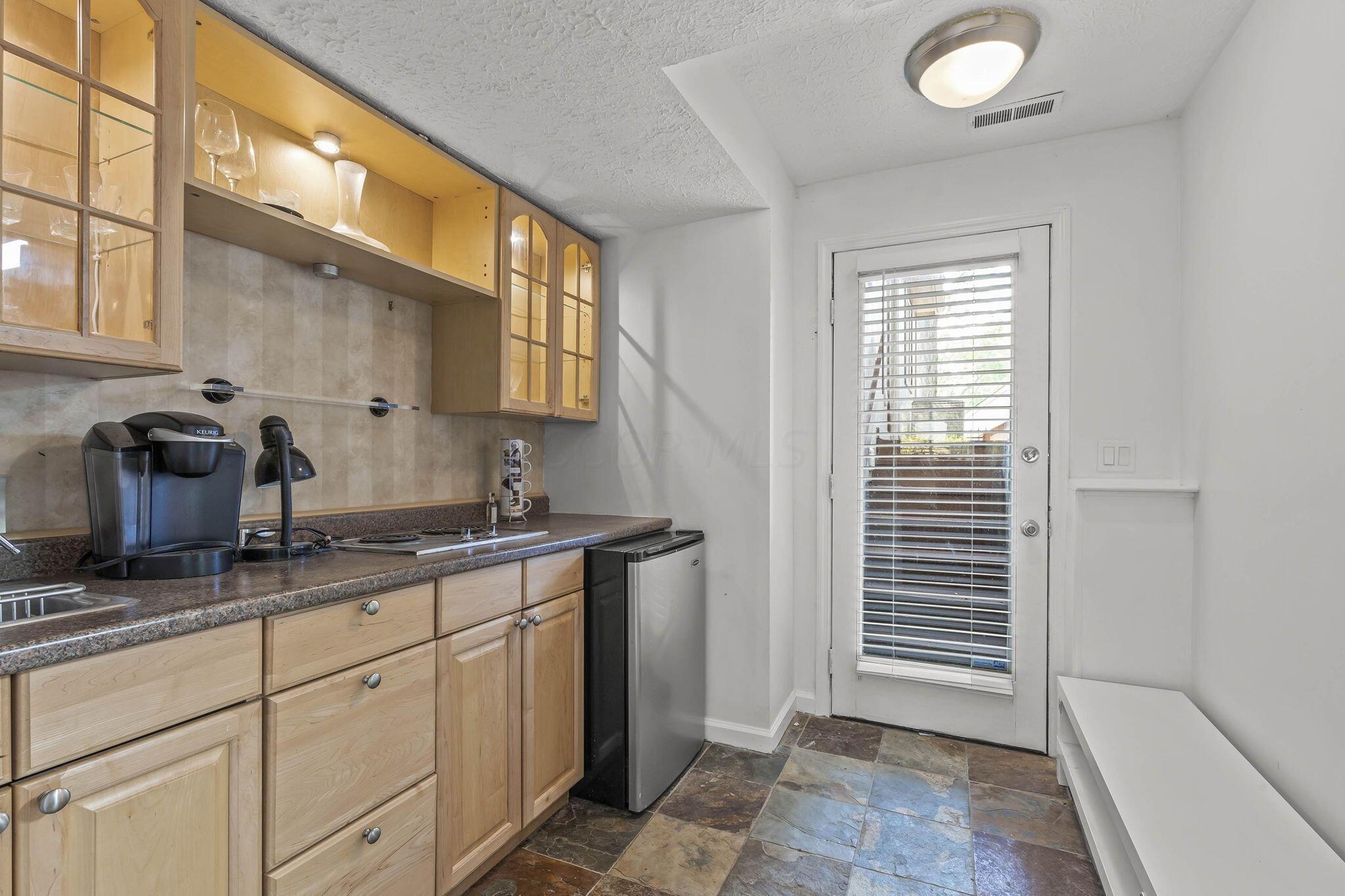 712 Cherrington Road